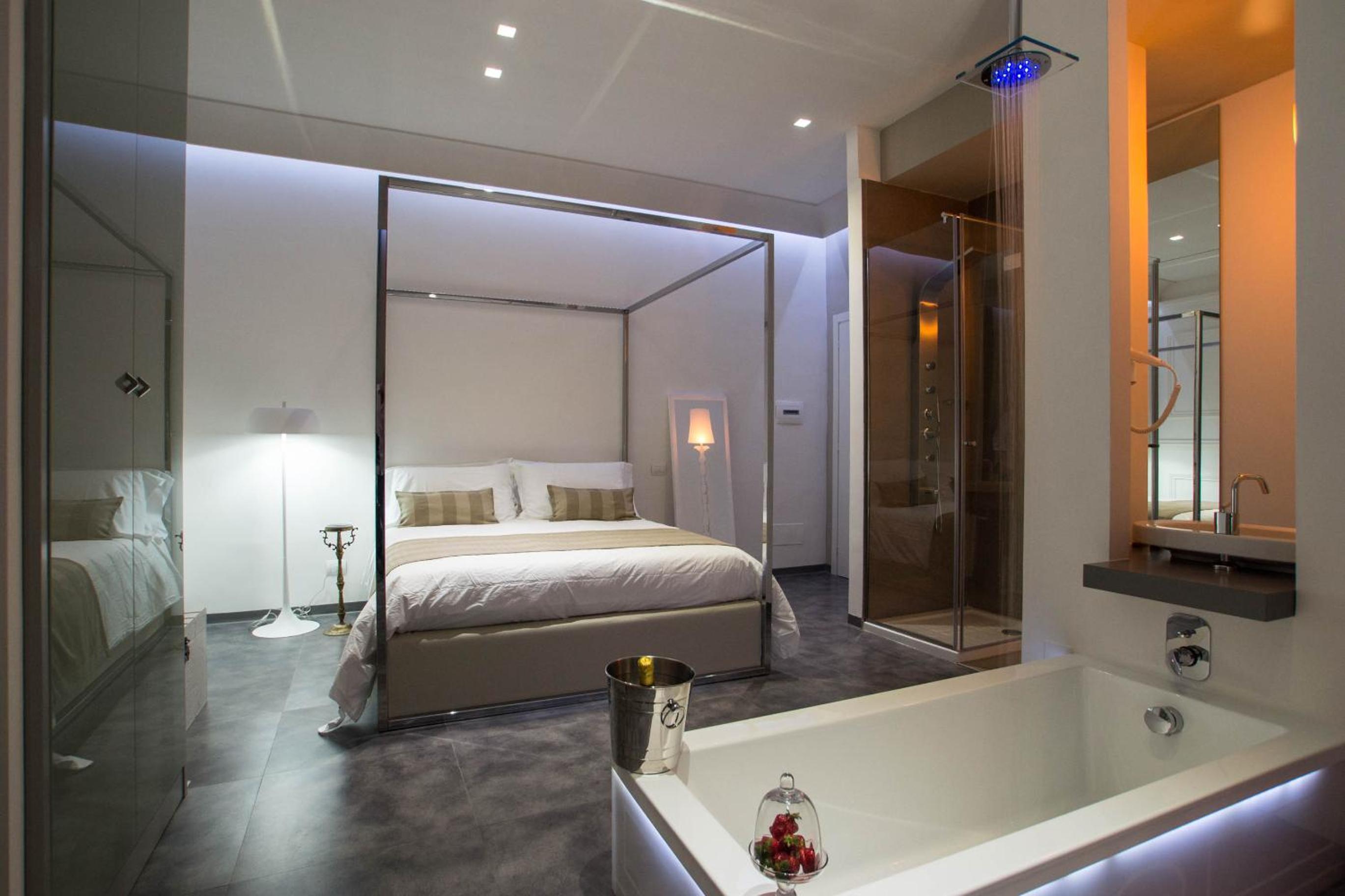 Deluxe Double Room with Balcony photo 1
