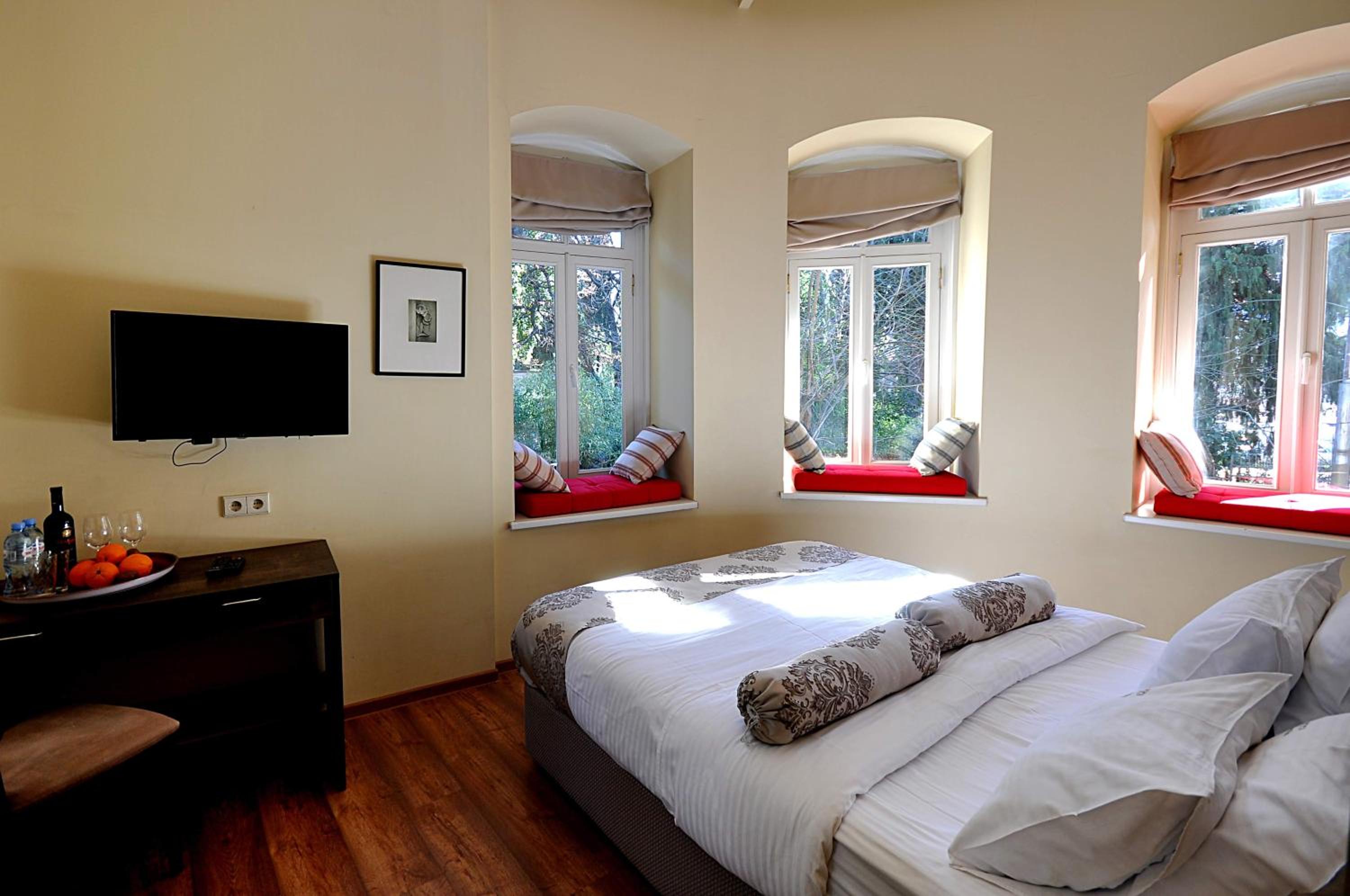 Standard Double or Twin Room - Photo 17