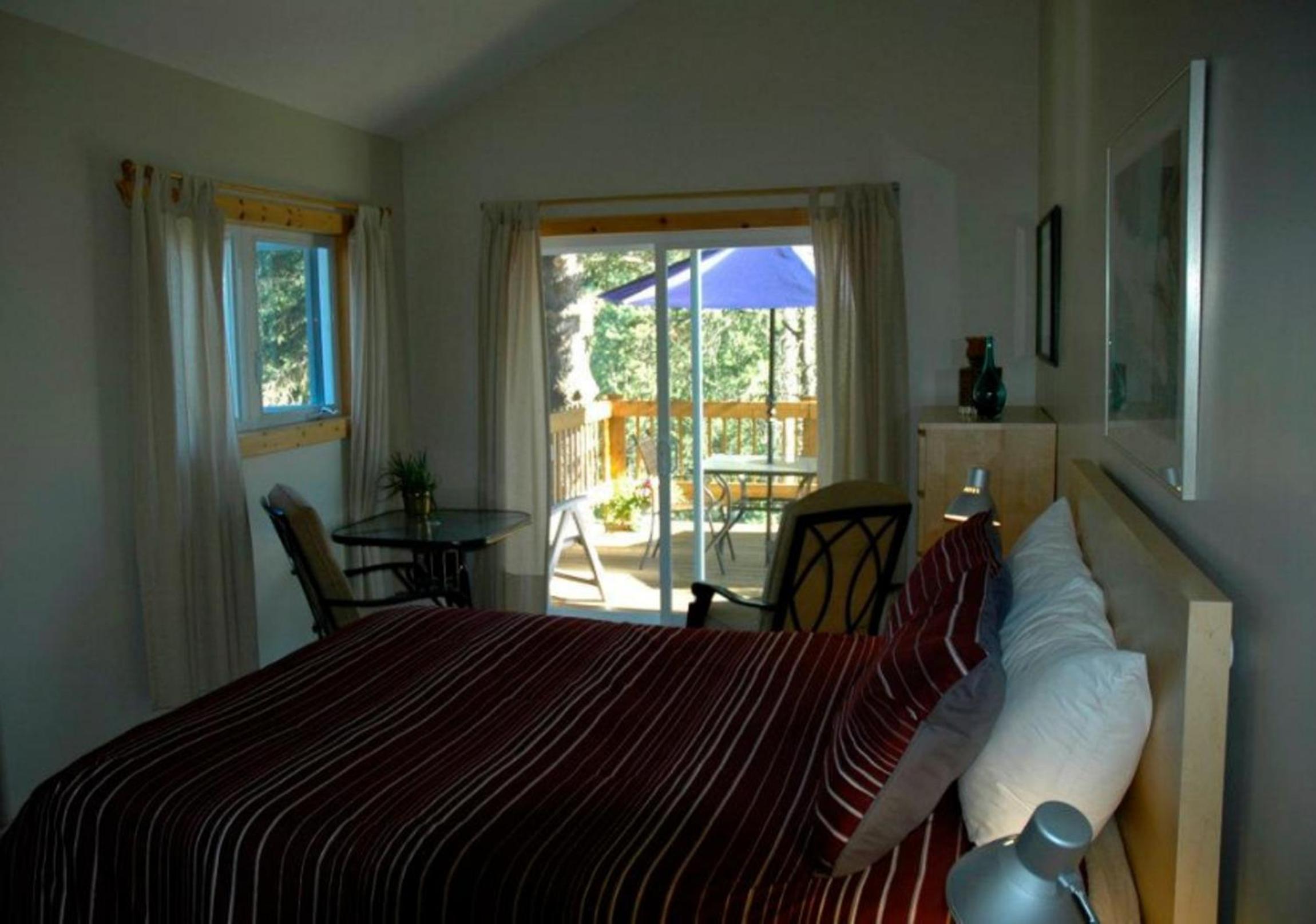 Queen Room with Balcony photo 2