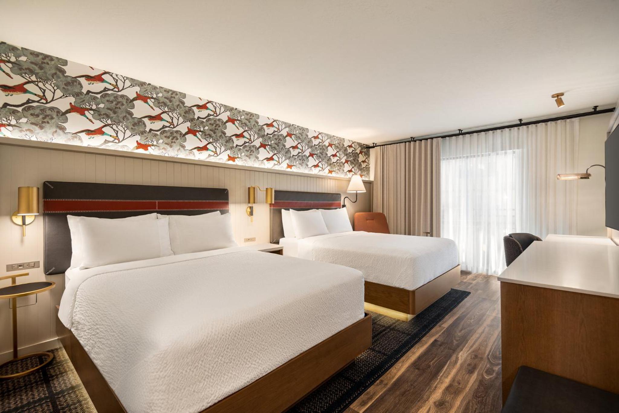 Standard Queen Room with Two Queen Beds and Atrium View photo 2