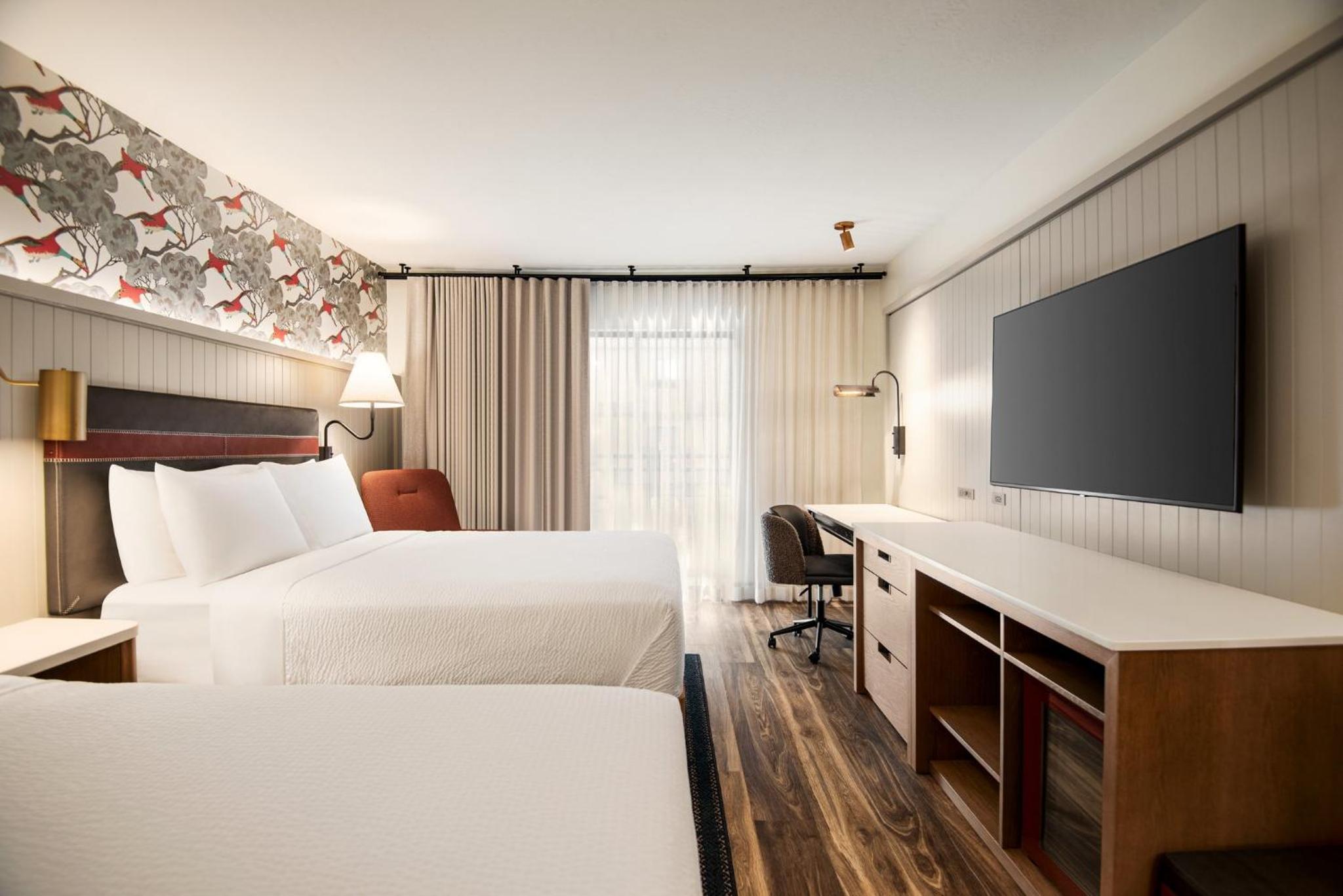 Standard Queen Room with Two Queen Beds and Atrium View photo 1