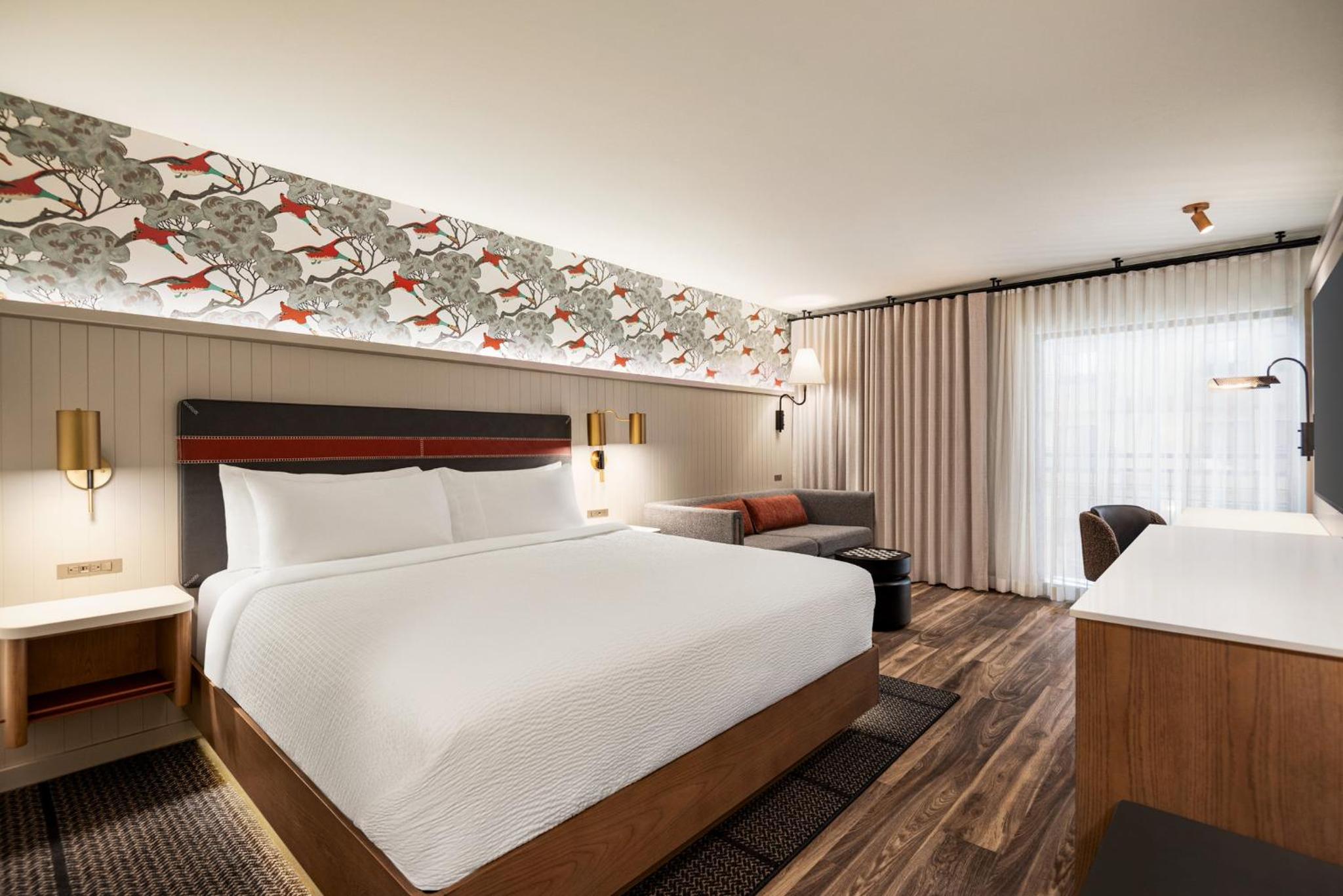 King Suite with Sofa Bed and Atrium View photo 1
