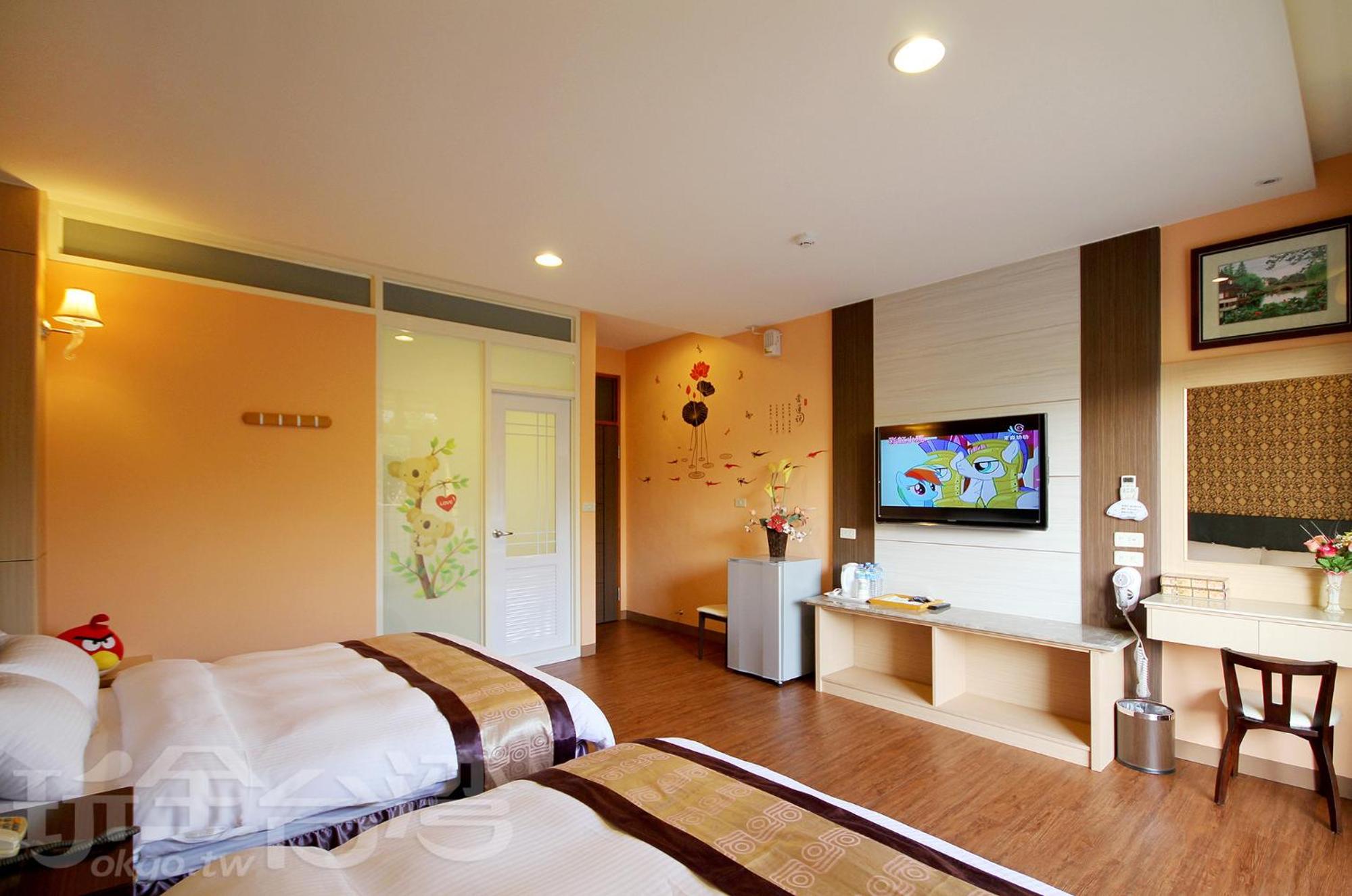 Quadruple Room with Private Bathroom photo 3
