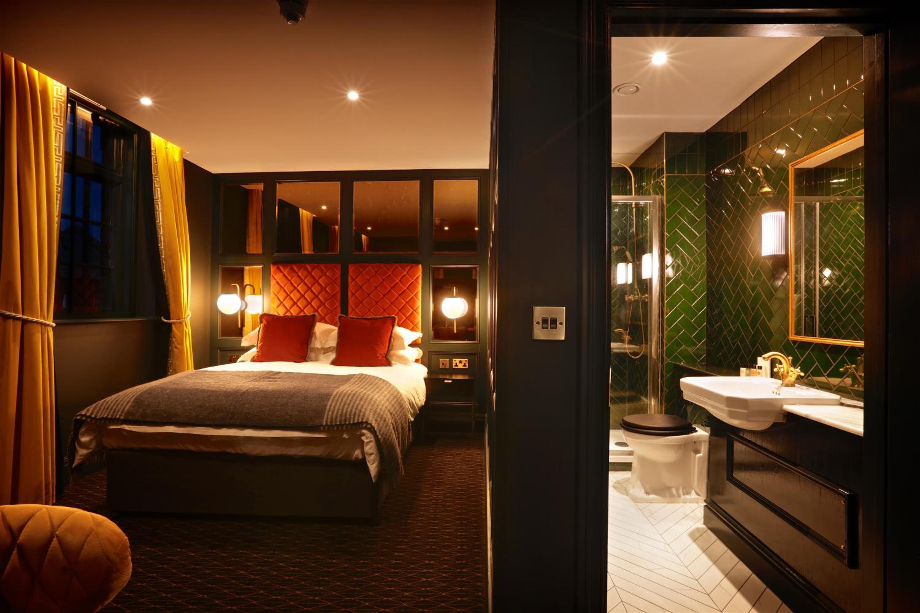 Standard King Room photo 2