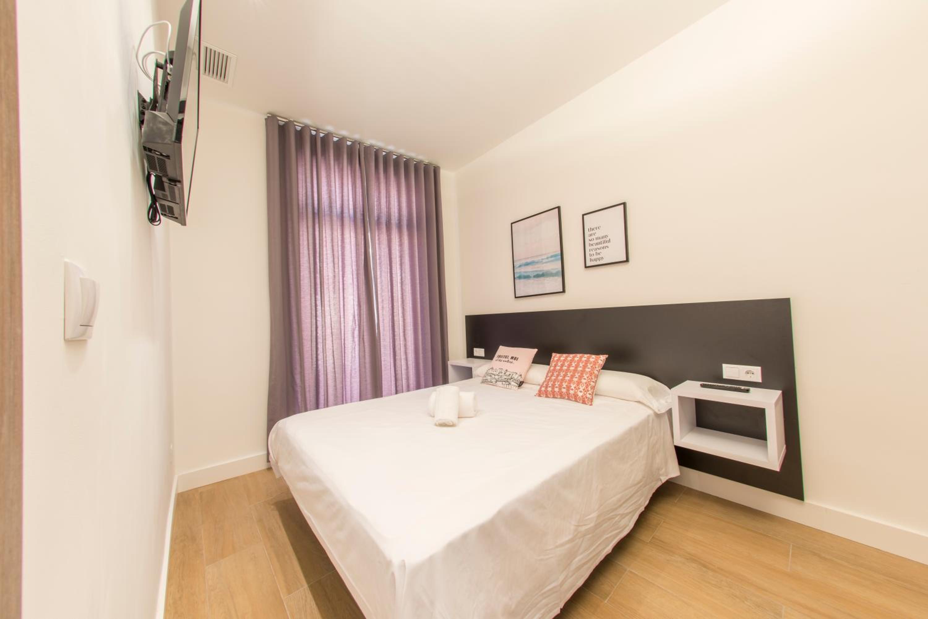 One-Bedroom Apartment with Balcony photo 3