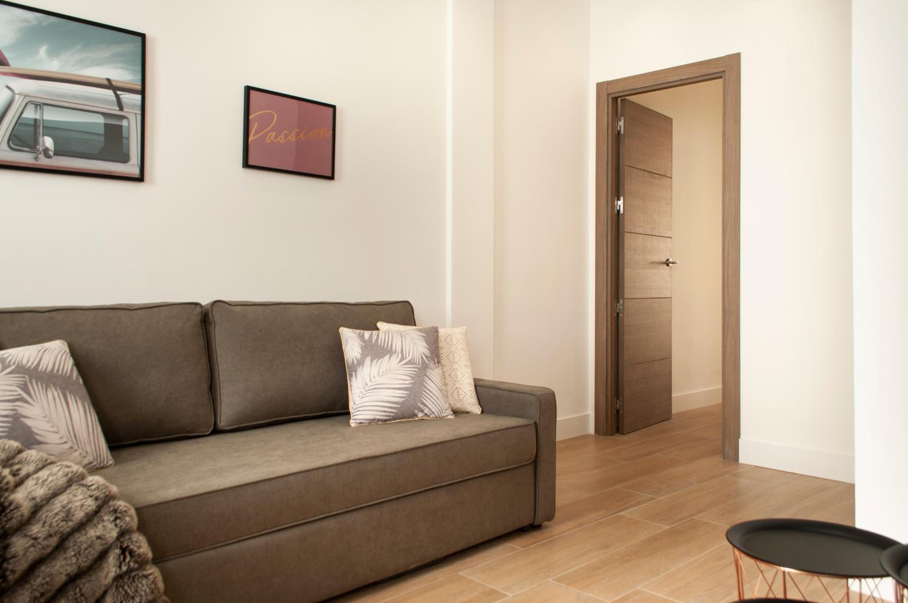 Two-Bedroom Apartment with Balcony photo 2
