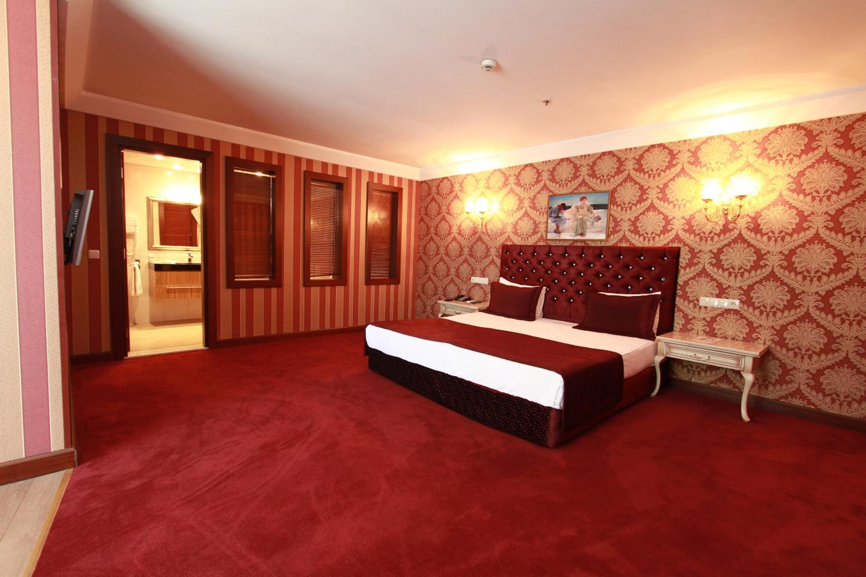 Corner Suite with Sea View photo 1