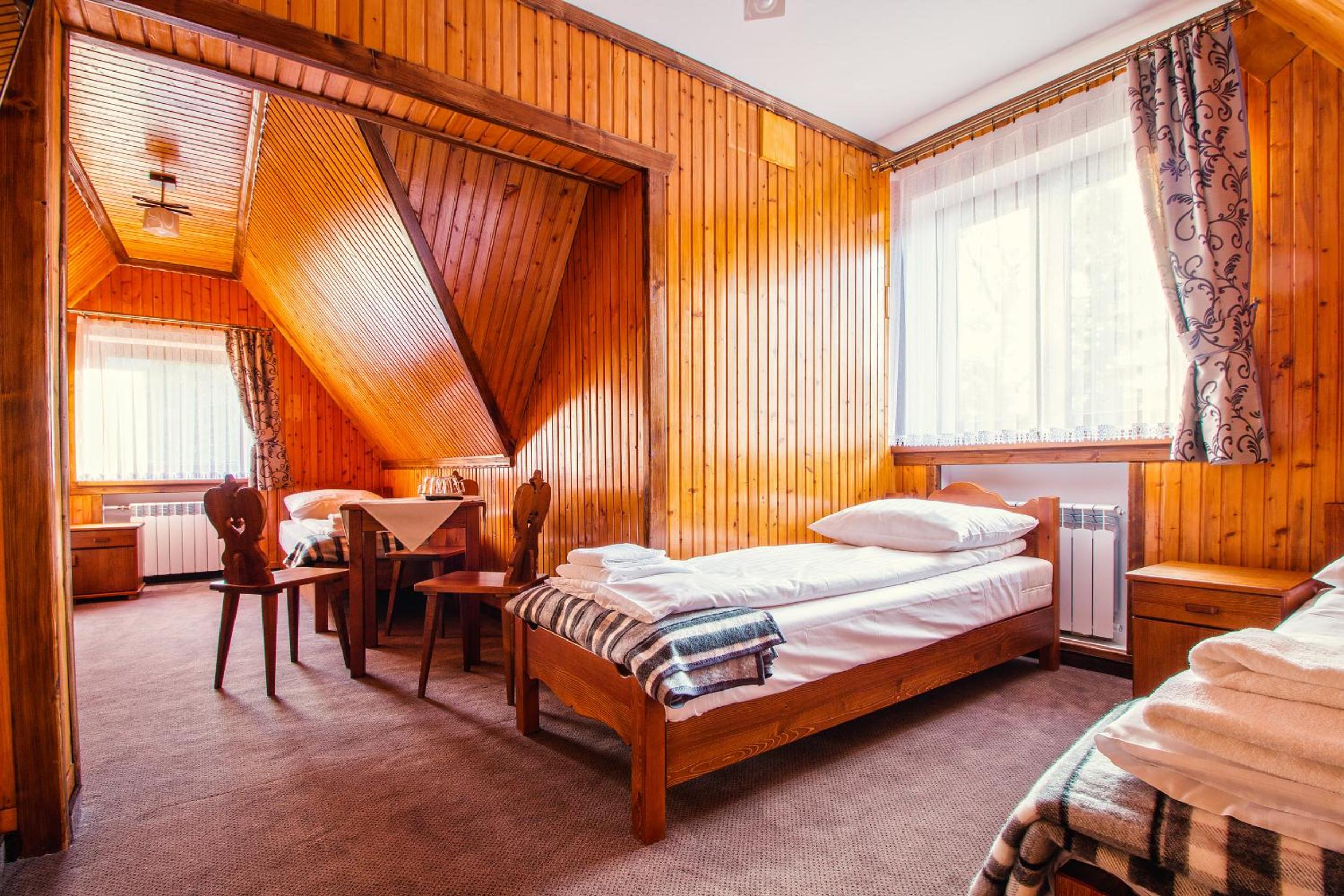 Quadruple Room with Bathroom - Photo 2