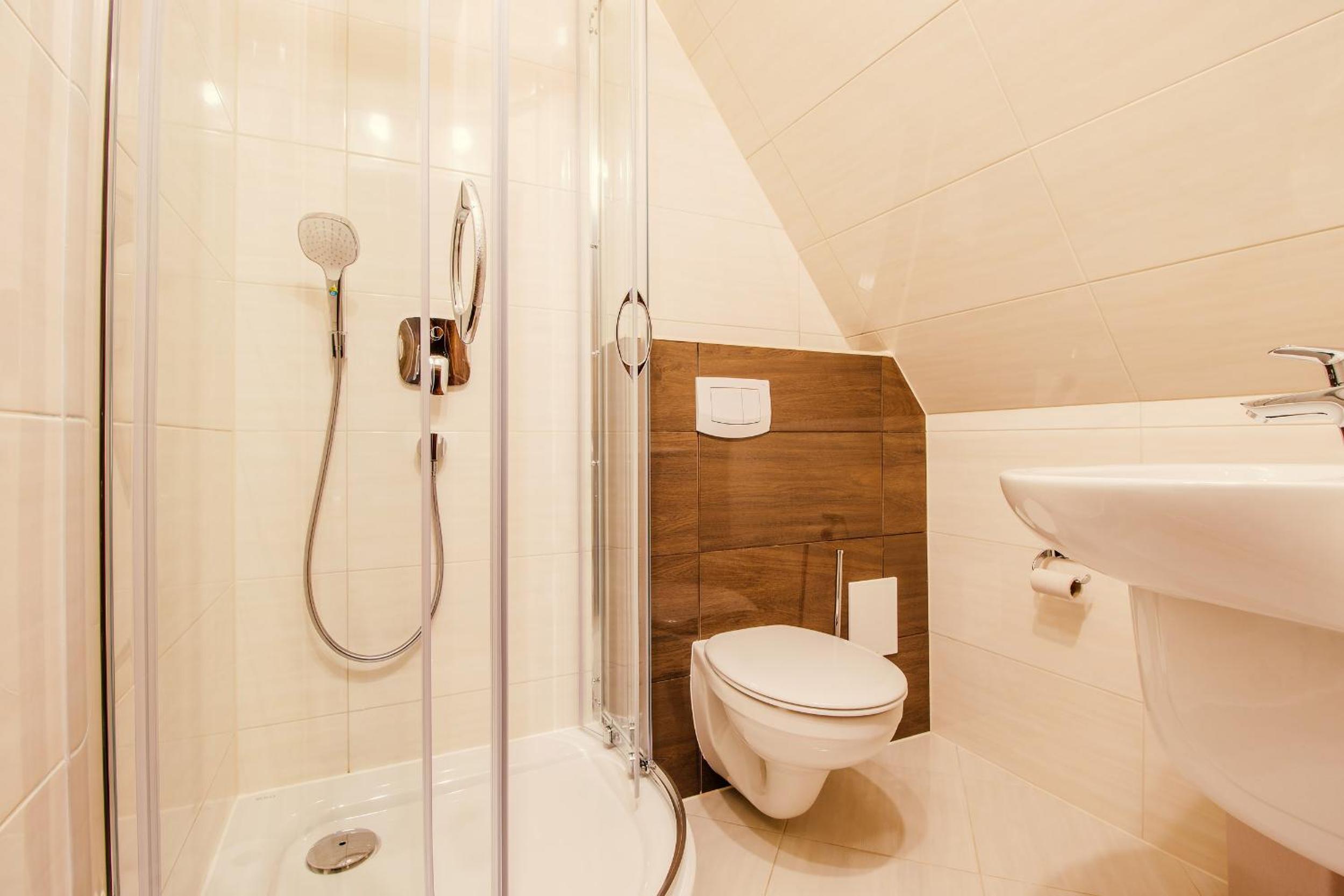 Quadruple Room with Bathroom - Photo 4
