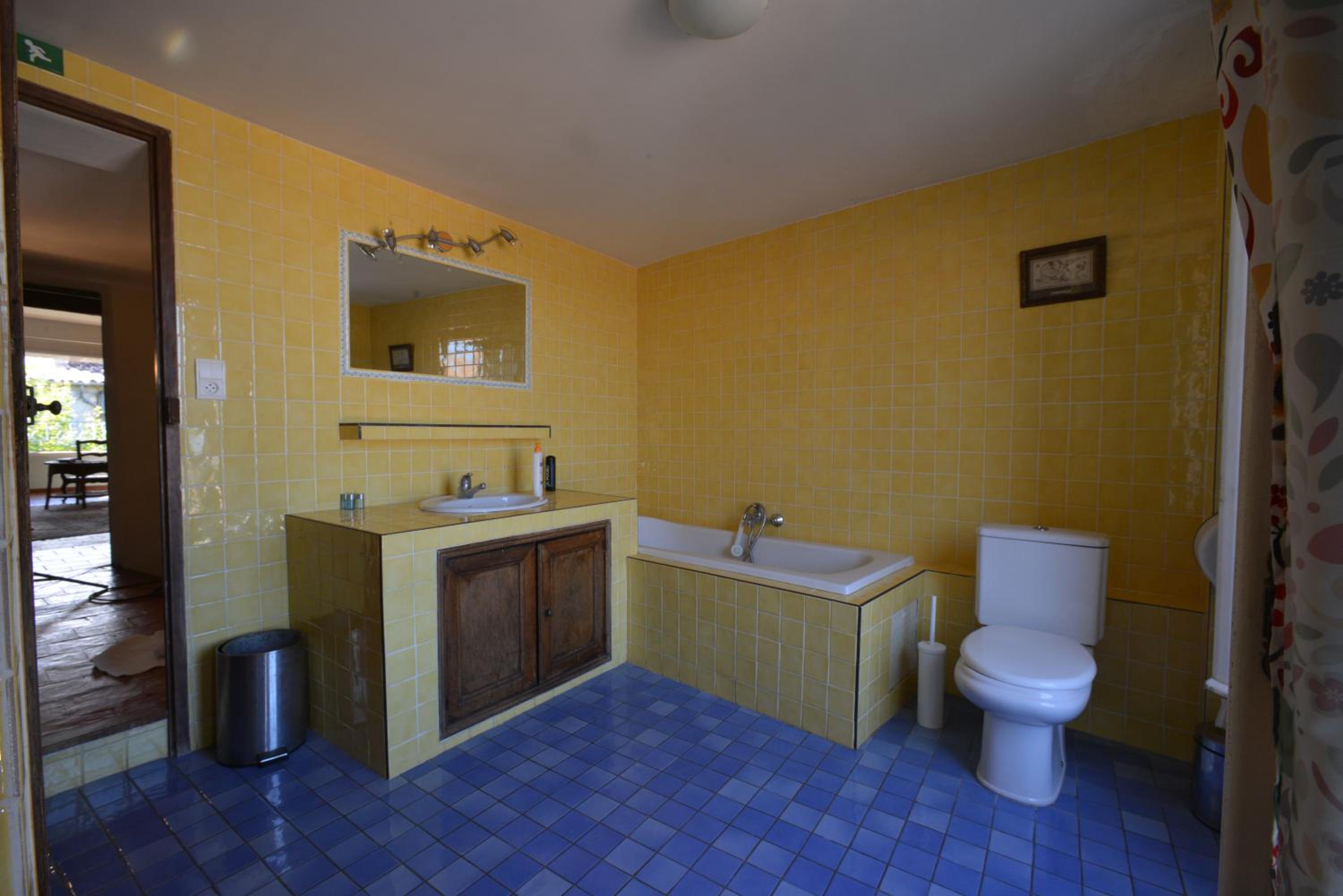 Suite - Photo 14