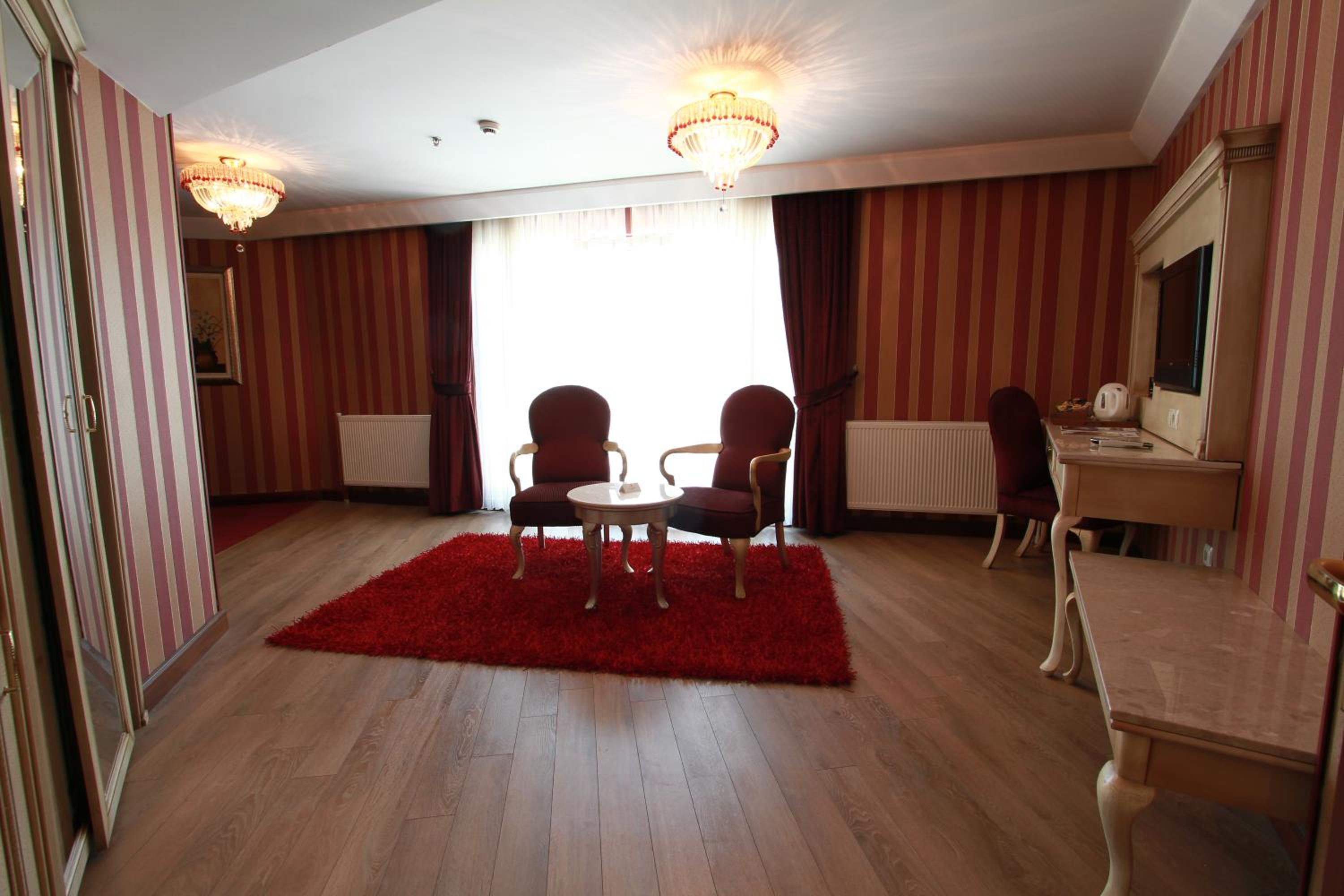 Corner Suite with Sea View photo 3