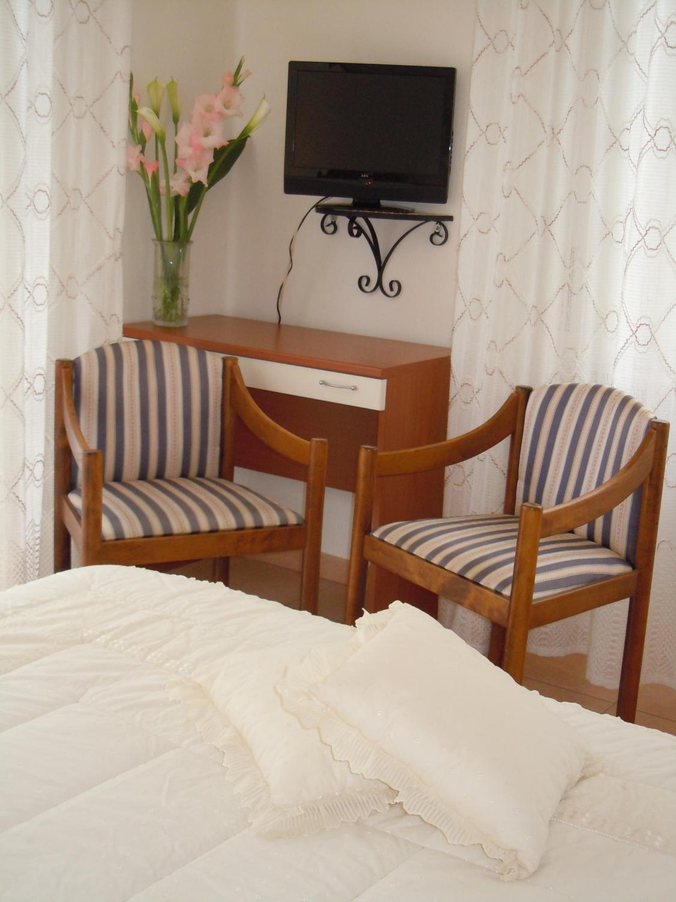 Double or Twin Room - Photo 6