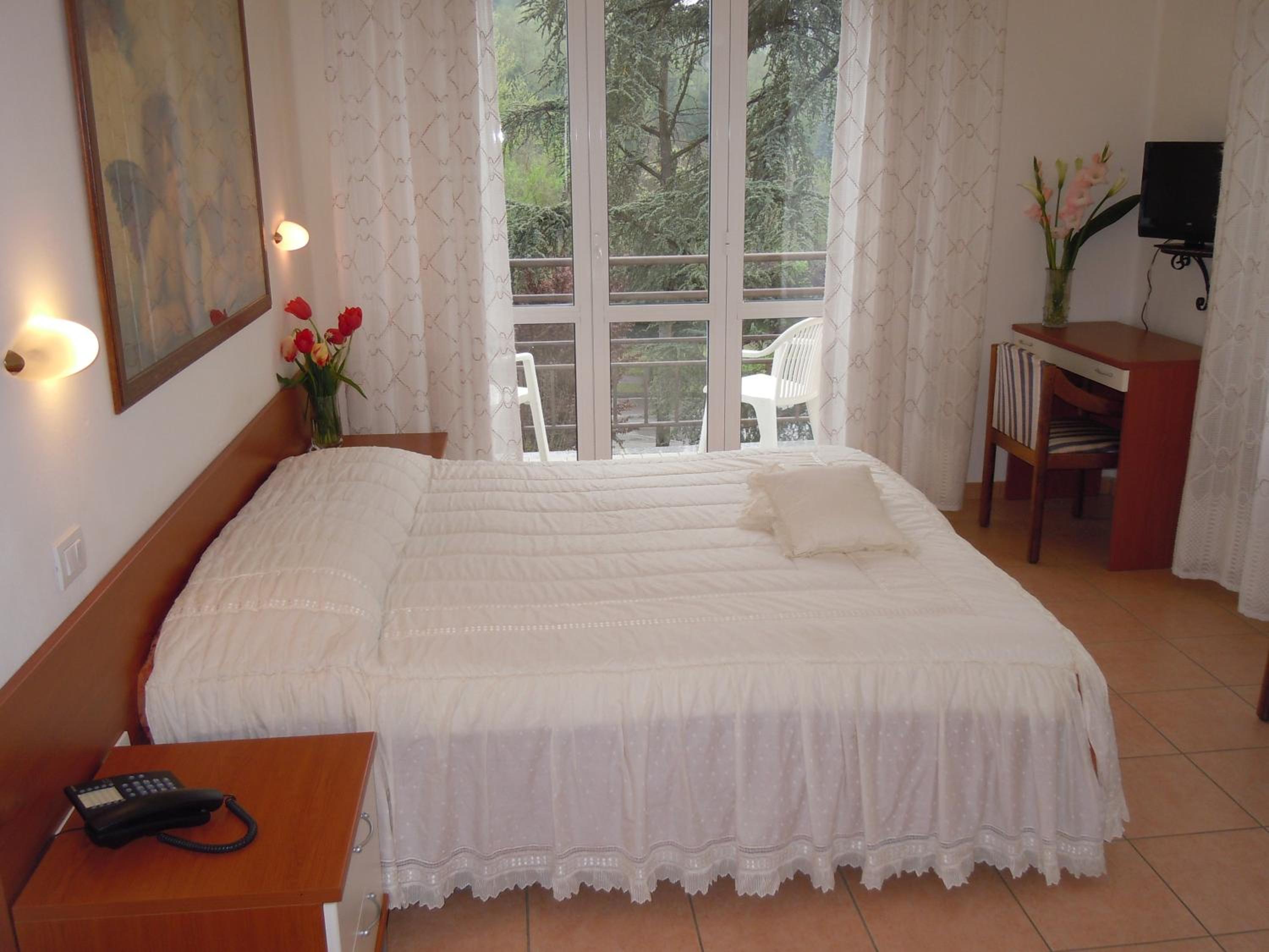 Double or Twin Room - Photo 3