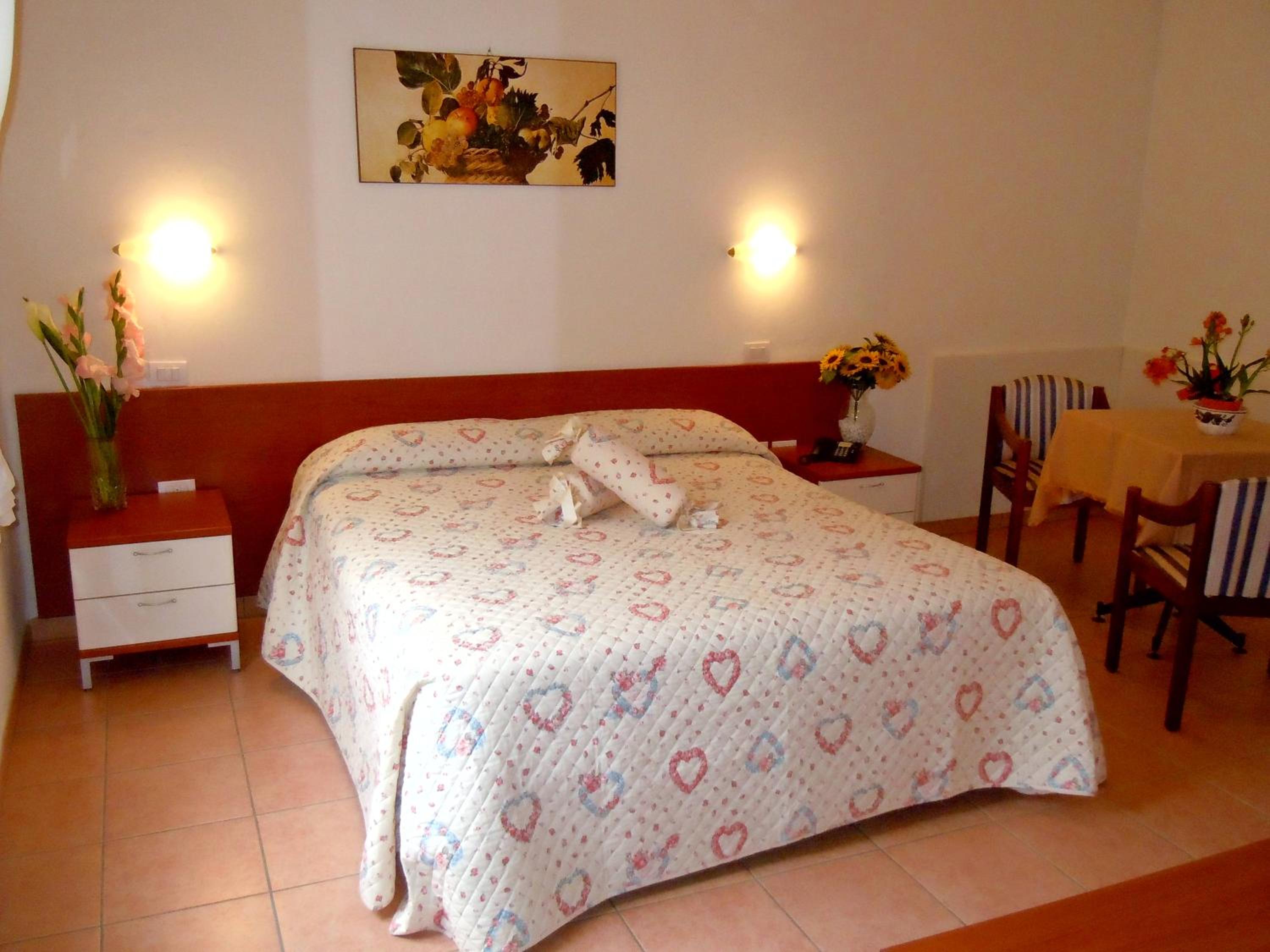 Double or Twin Room - Photo 8