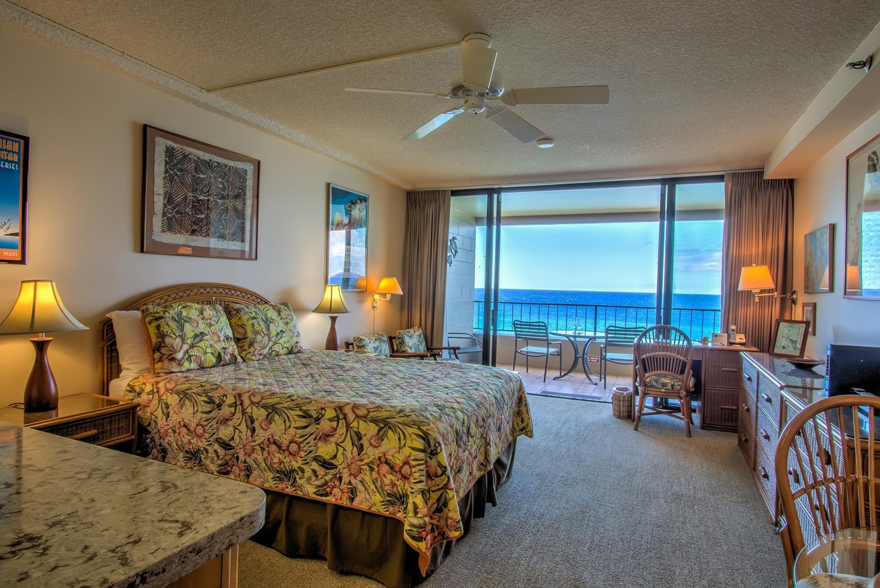 Studio Apartment with Balcony and Oceanfront View