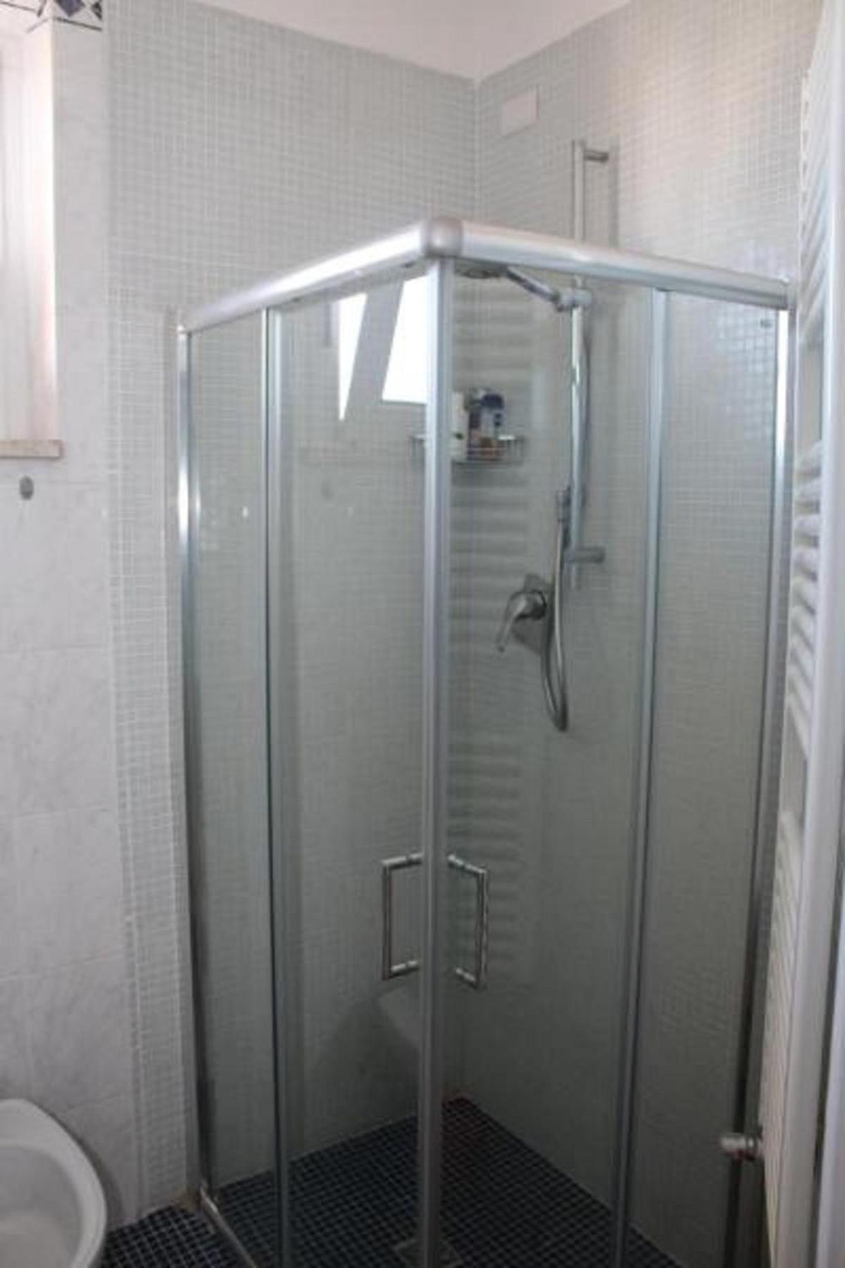 Double or Twin Room - Photo 6