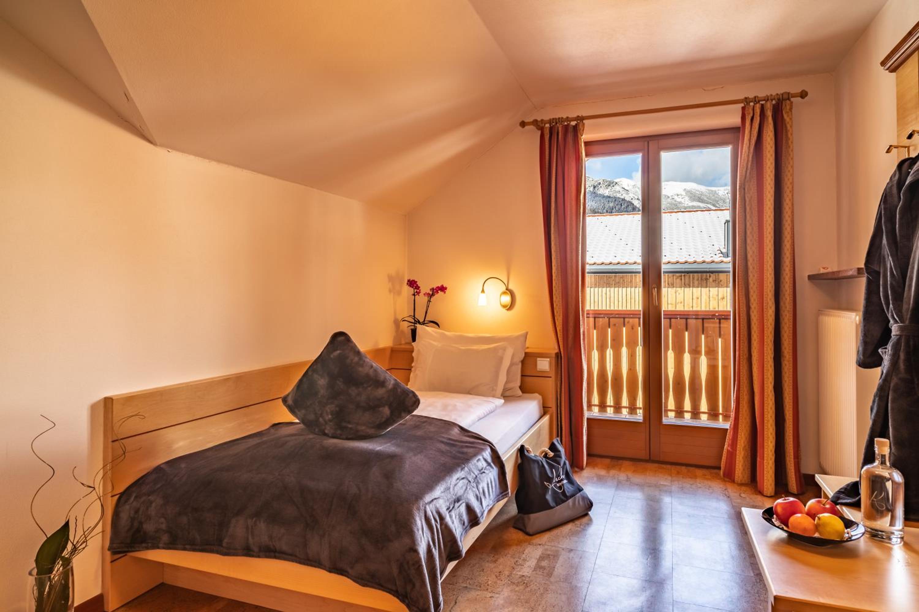 Single Room with Balcony and Mountain View photo 1