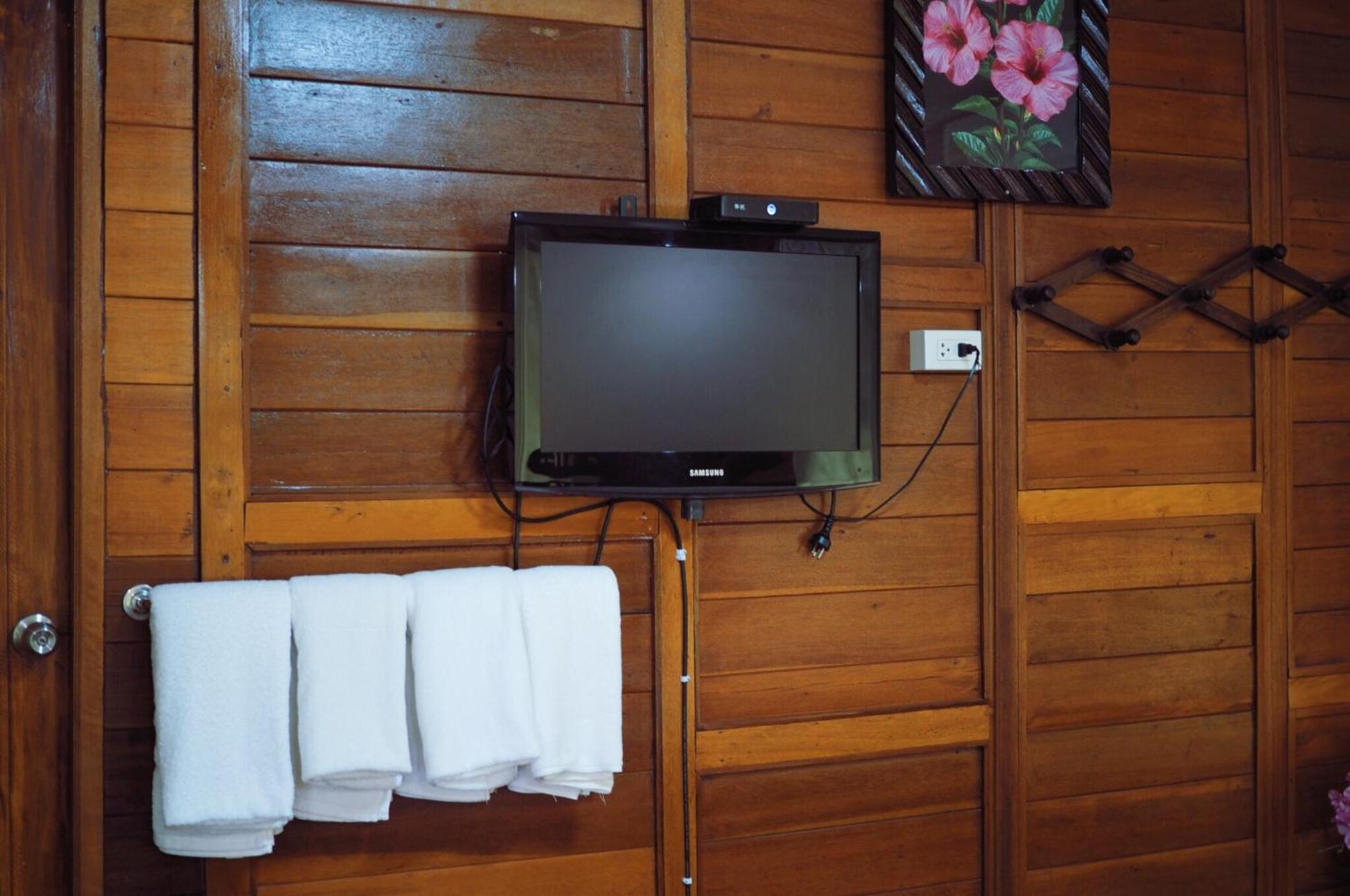 Deluxe Double Room with Balcony - Photo 21