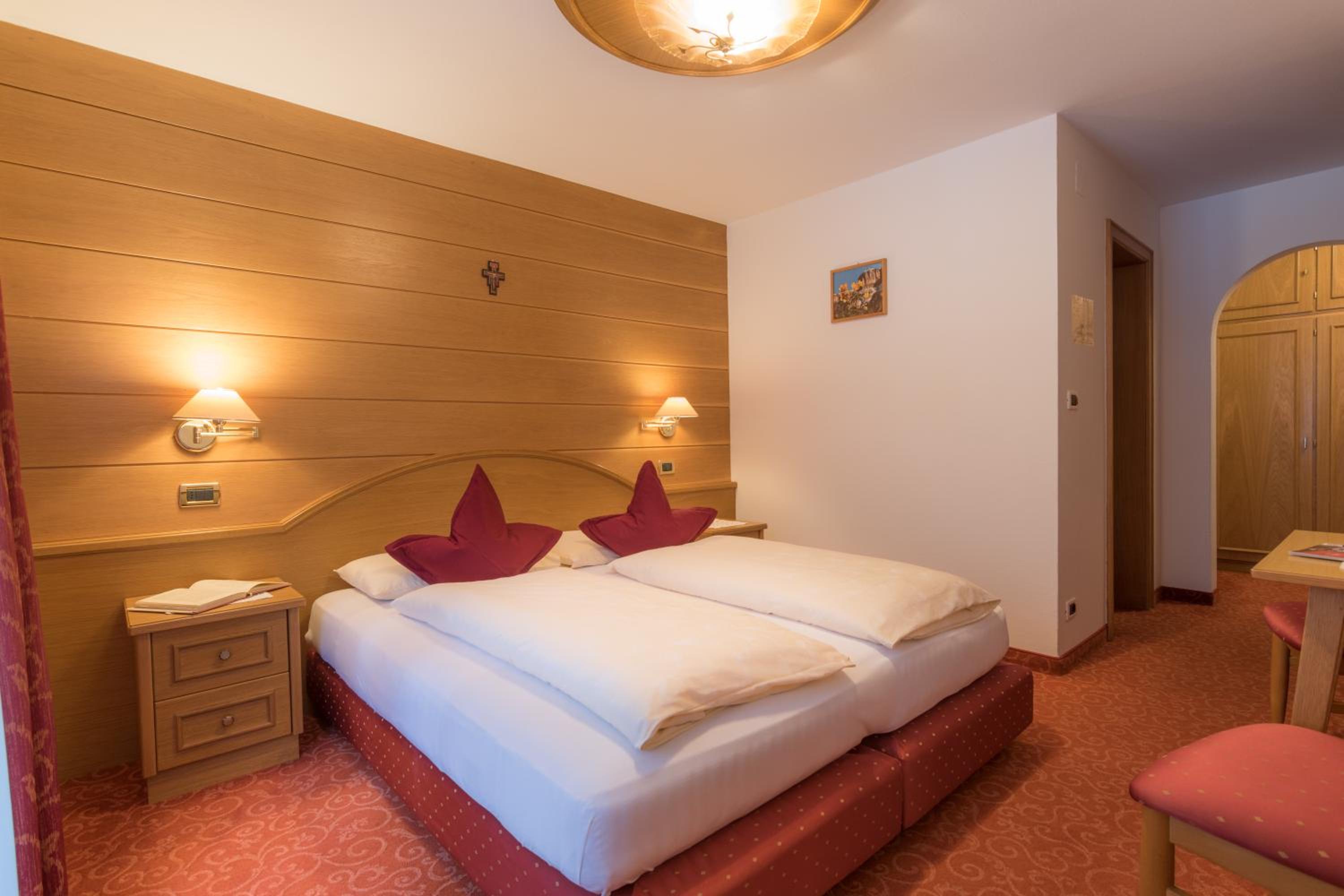 Double or Twin Room with Mountain View photo 1