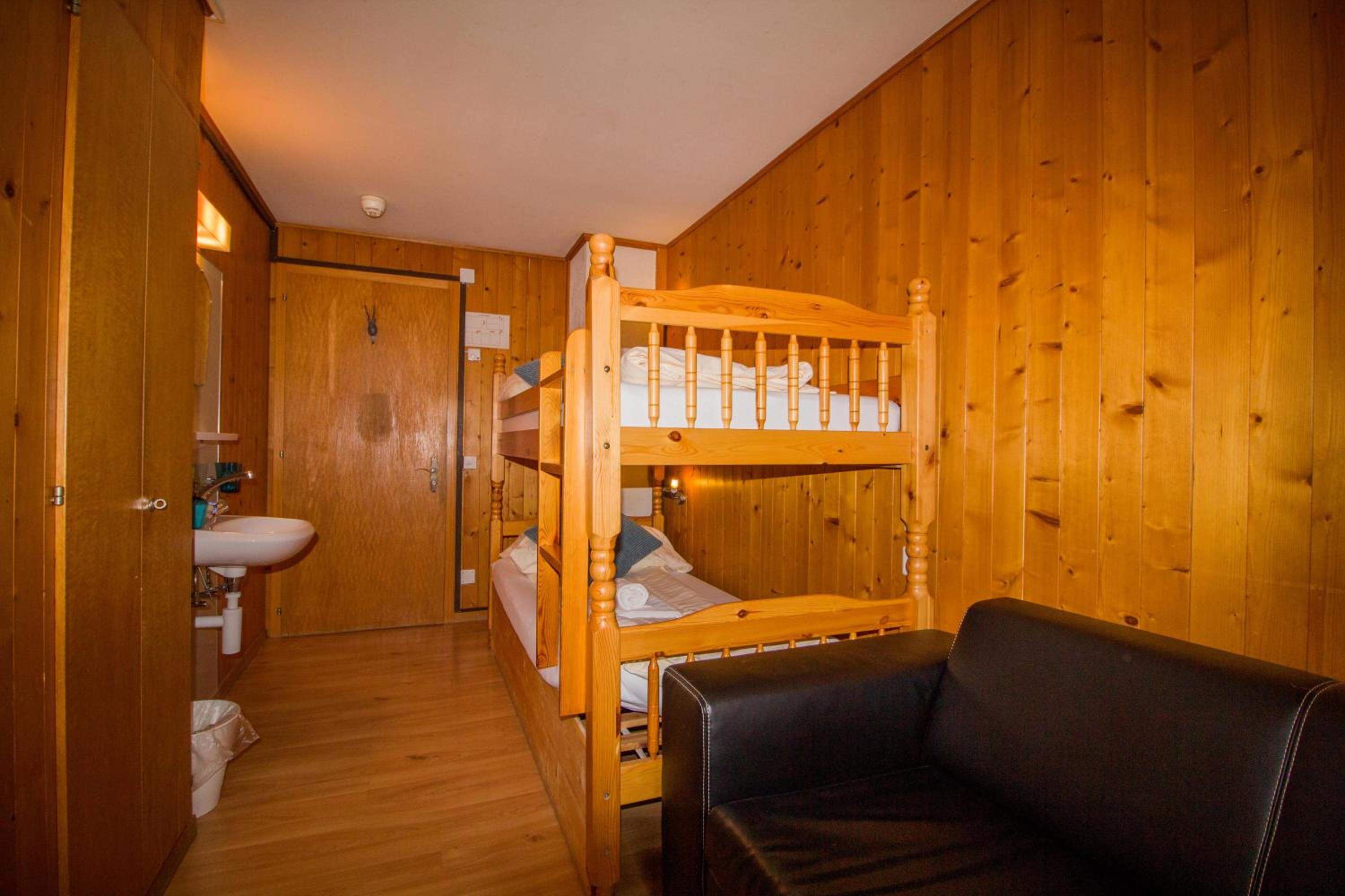Single Room with Shared Shower and Toilet photo 2