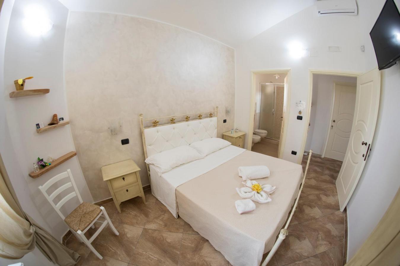 Double Room - Photo 7