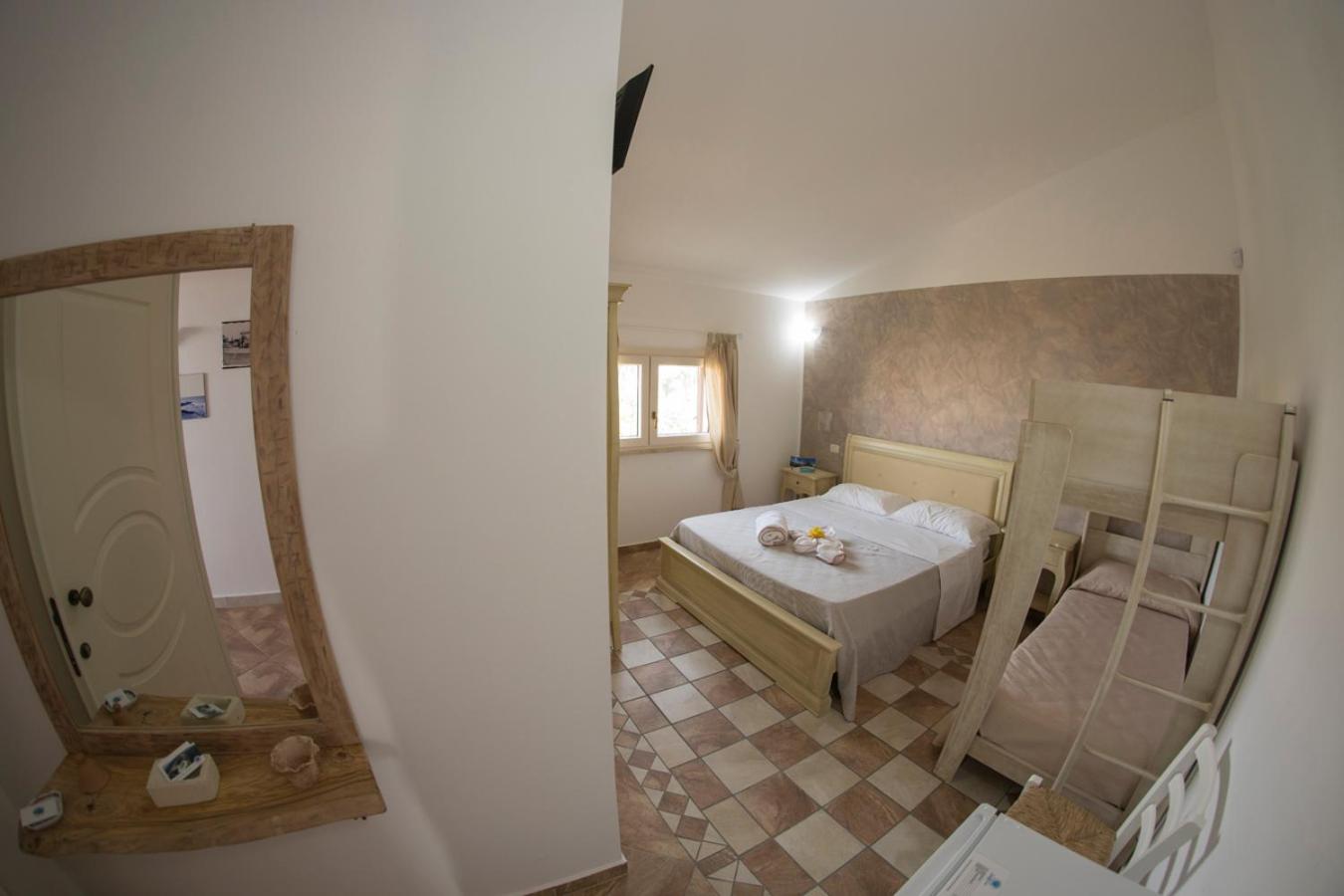 Quadruple Room - Photo 9