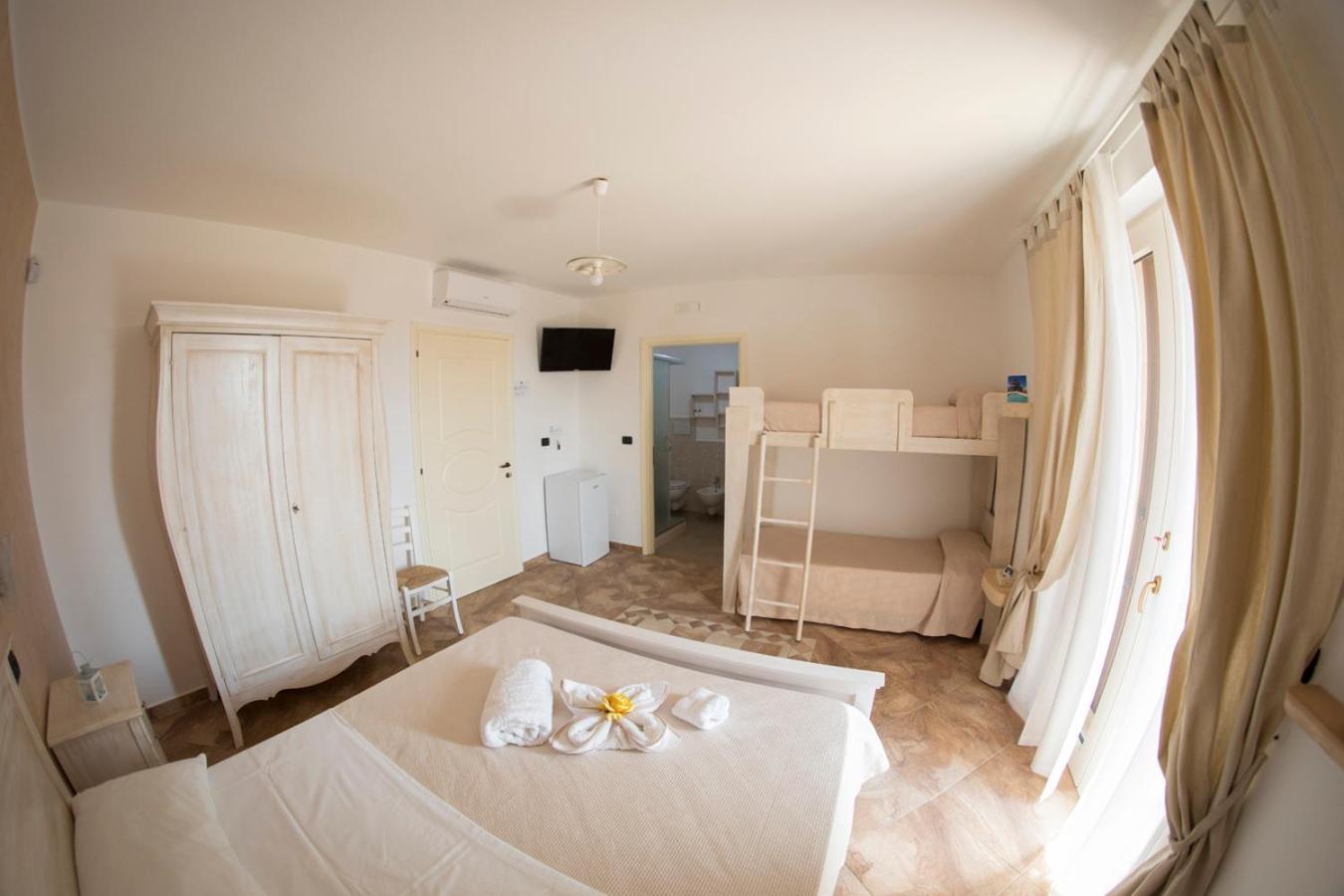 Quadruple Room - Photo 1