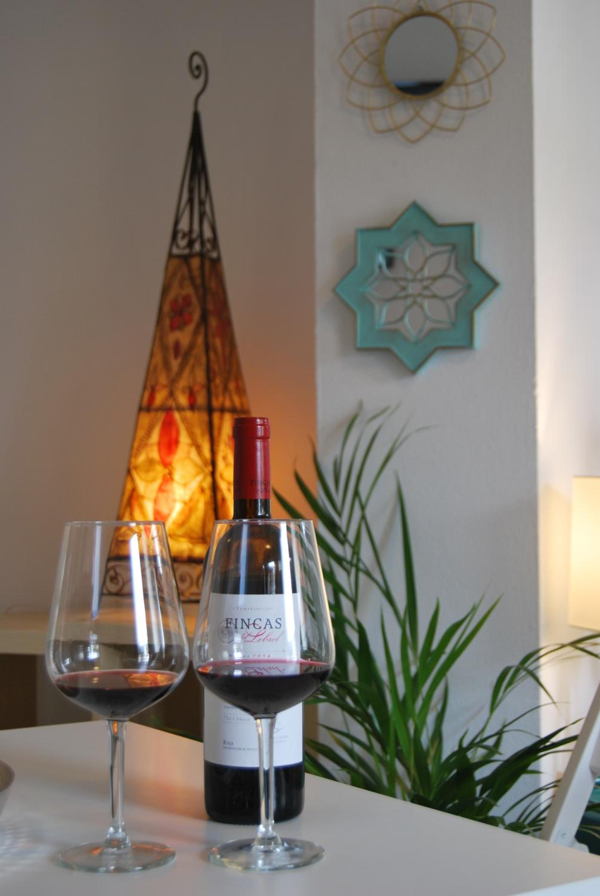 Studio Apartment - Photo 17