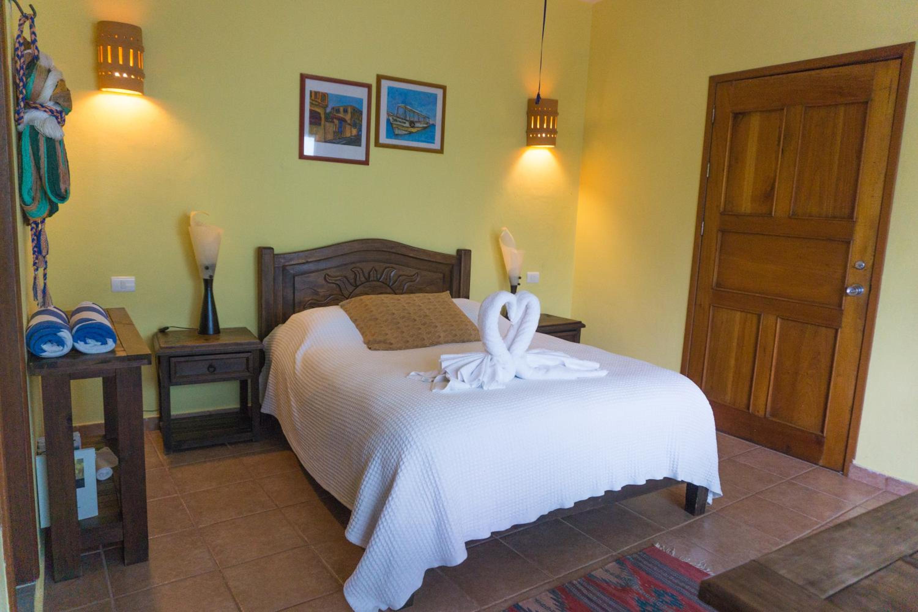 Standard Queen Room photo 3
