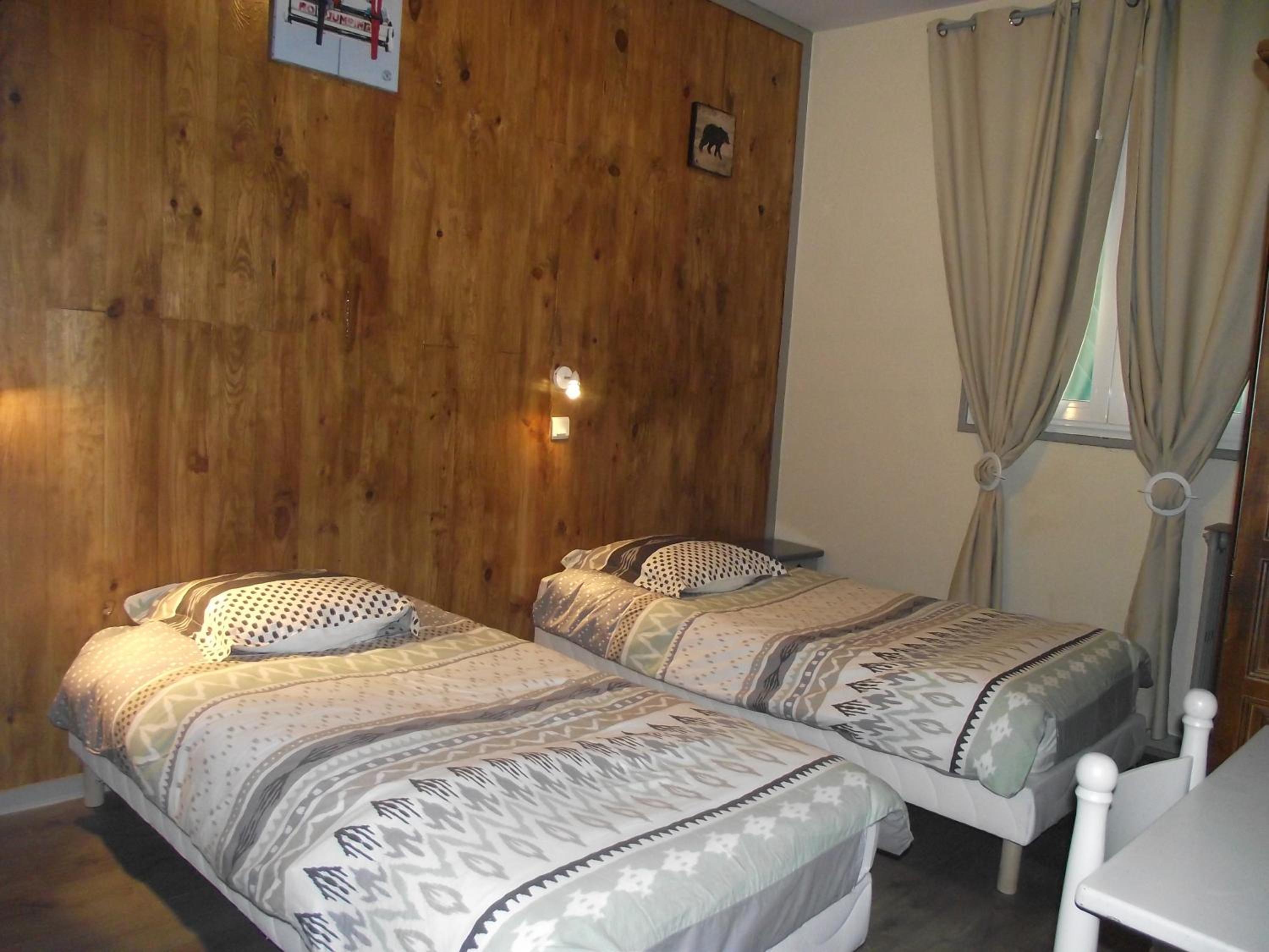 Twin Room with Mountain View - North - Photo 1