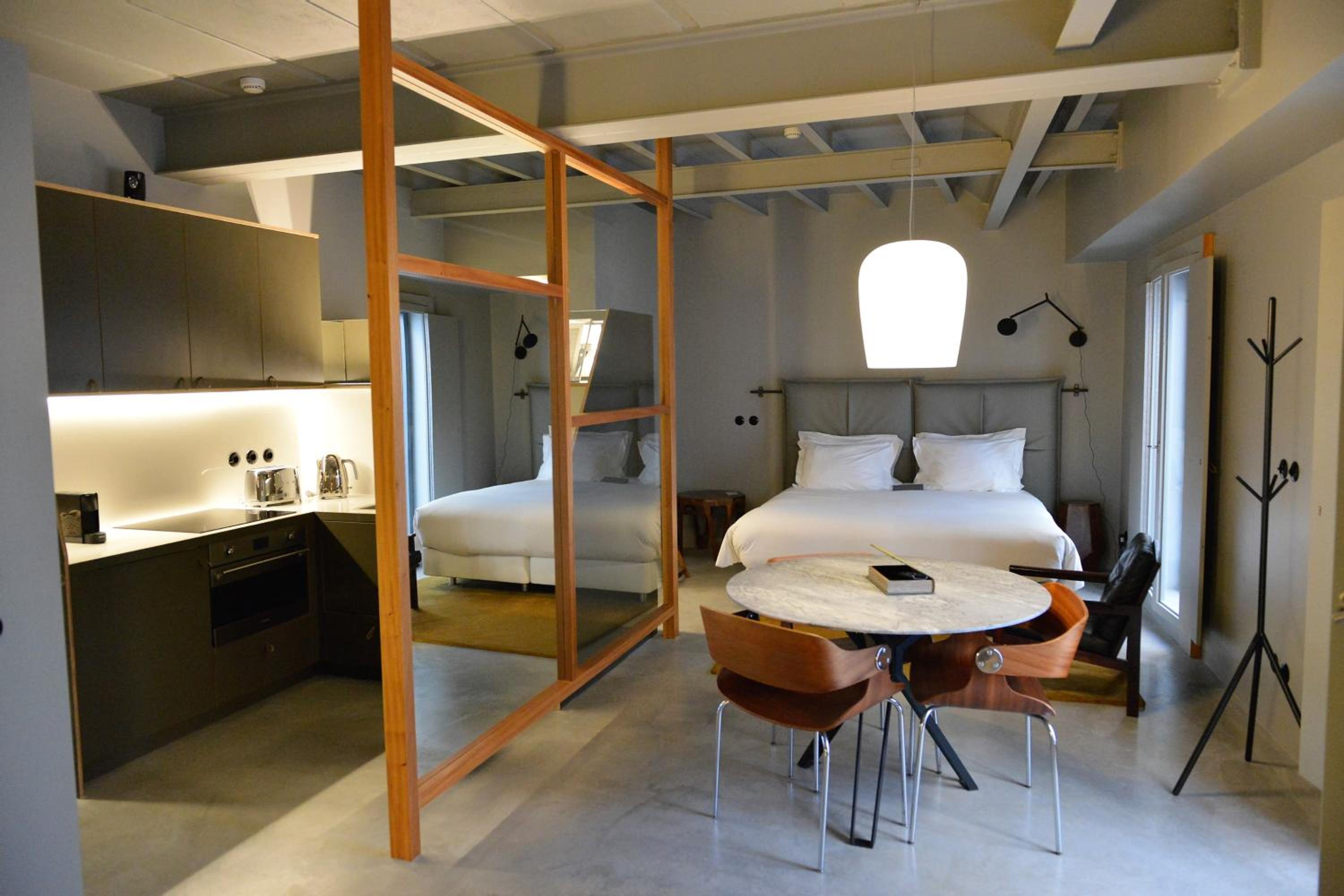 Deluxe Loft with Balcony thumbnail 6