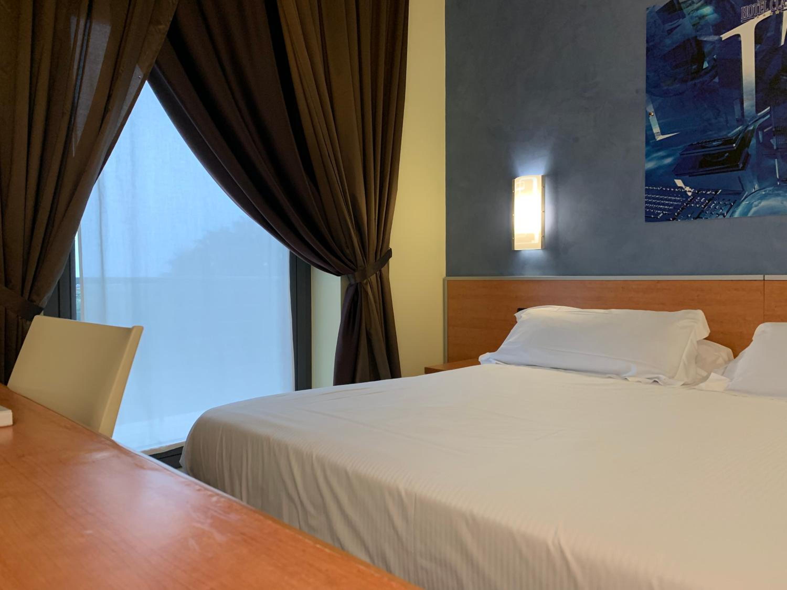 Superior King Room - Photo 3