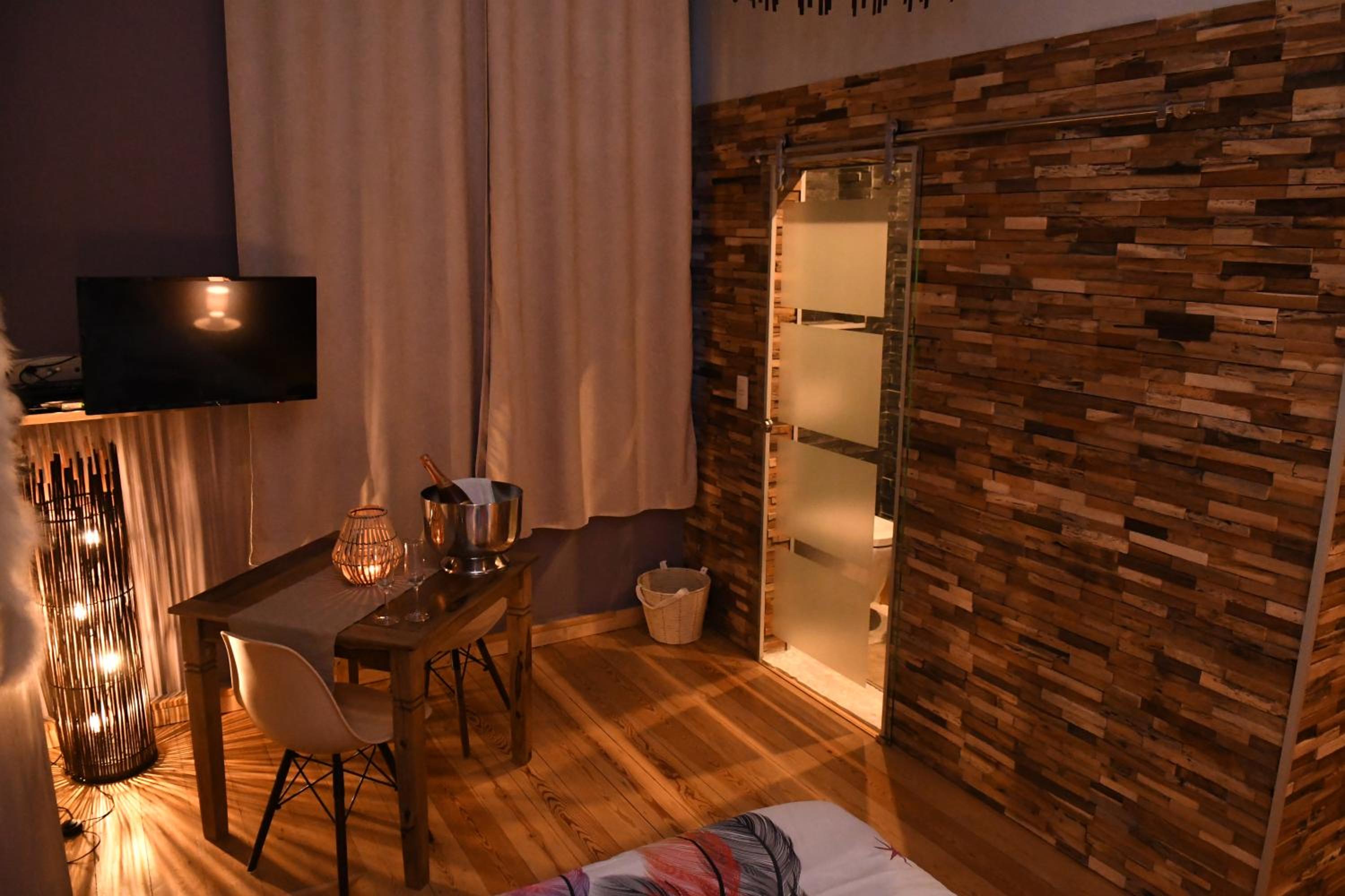 Deluxe Double Room with Shower