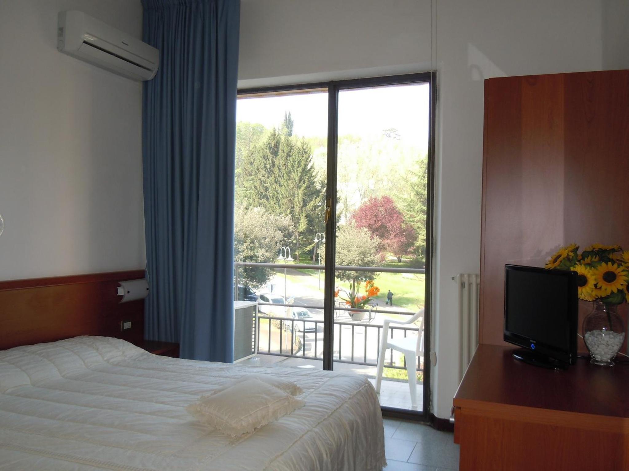 Double or Twin Room - Photo 7