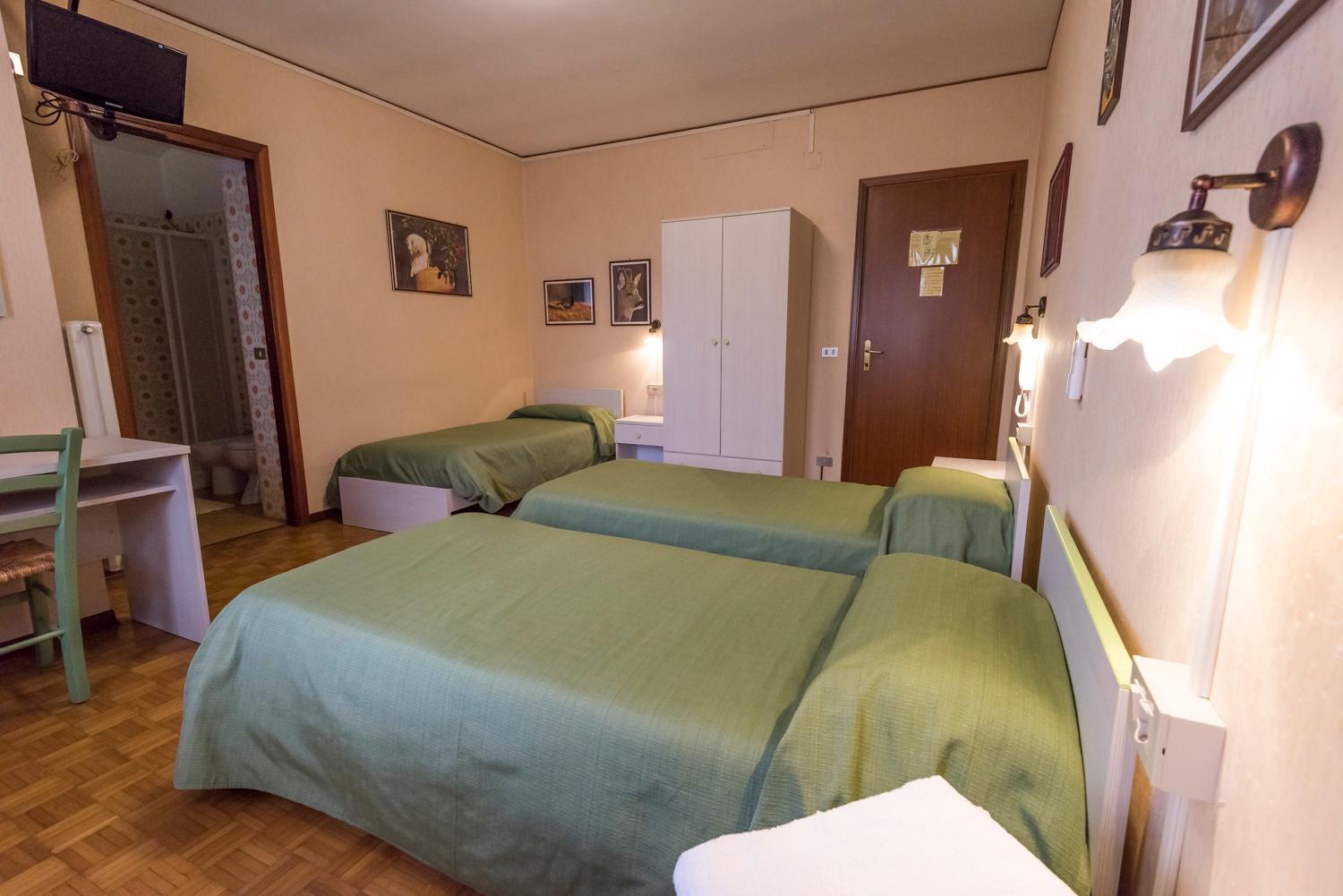 Triple Room with Private Bathroom photo 2