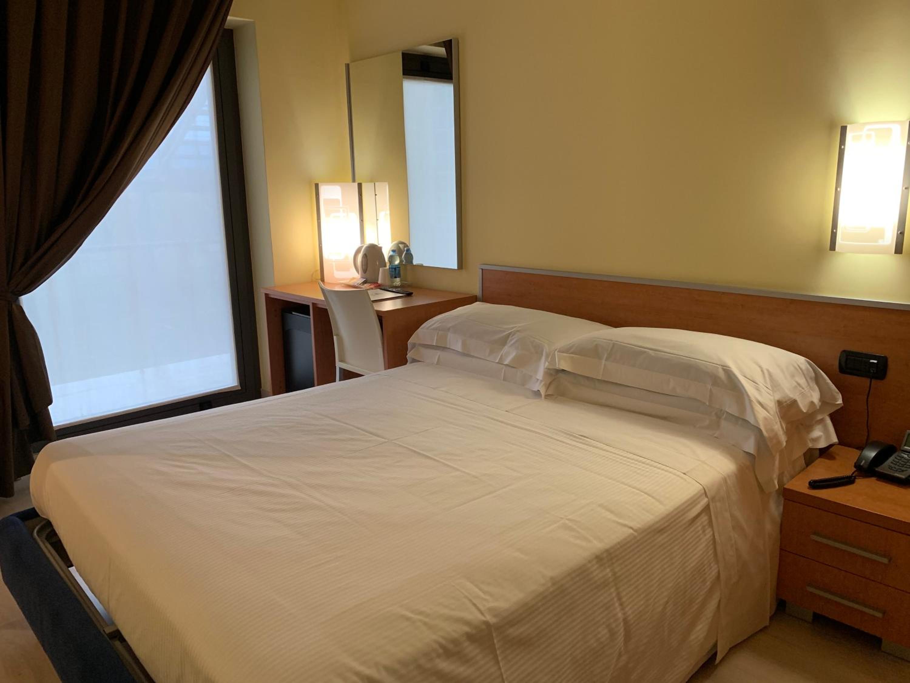 Standard Queen Room - Photo 2