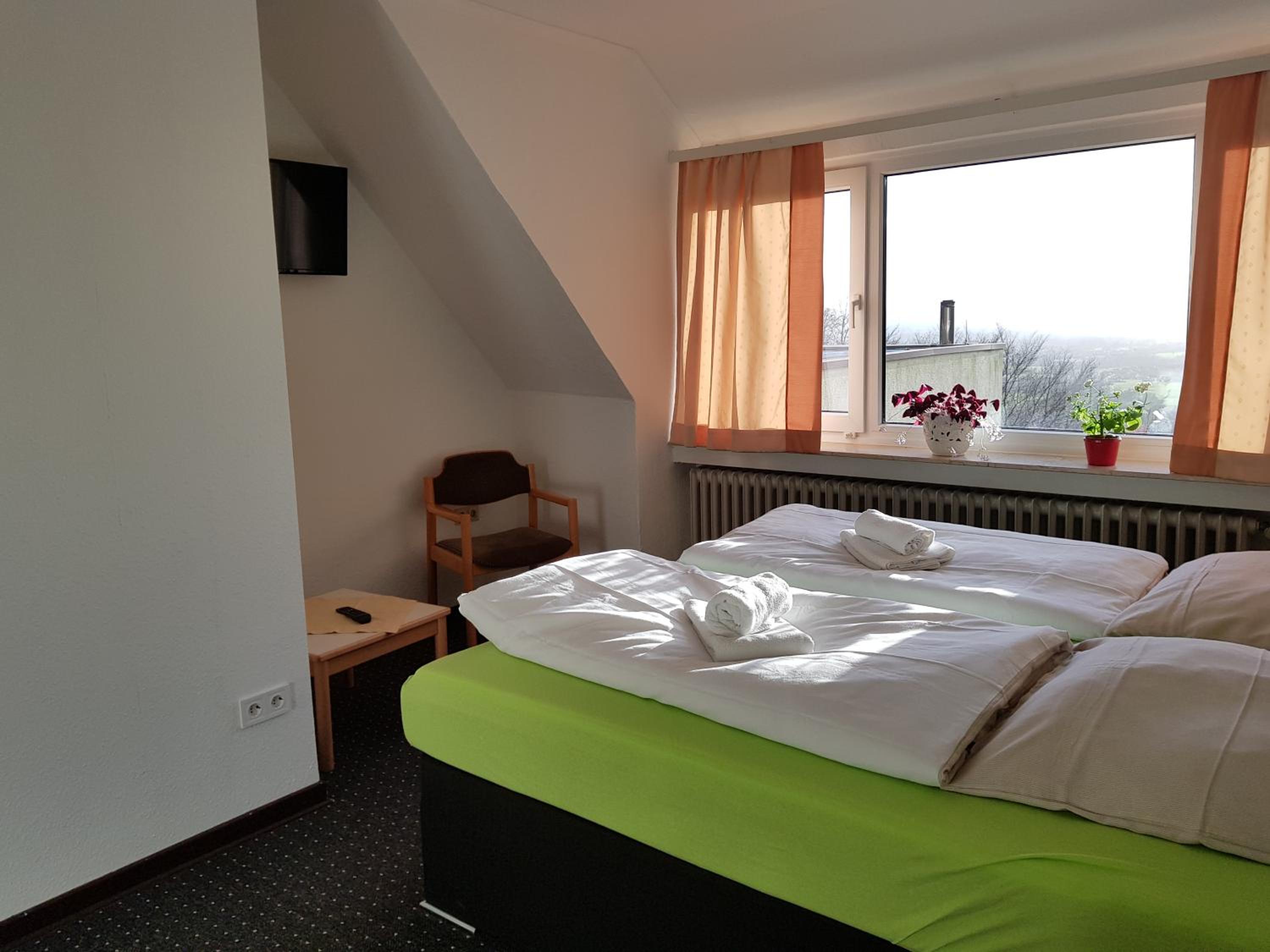 Double Room with Private Bathroom - Photo 8