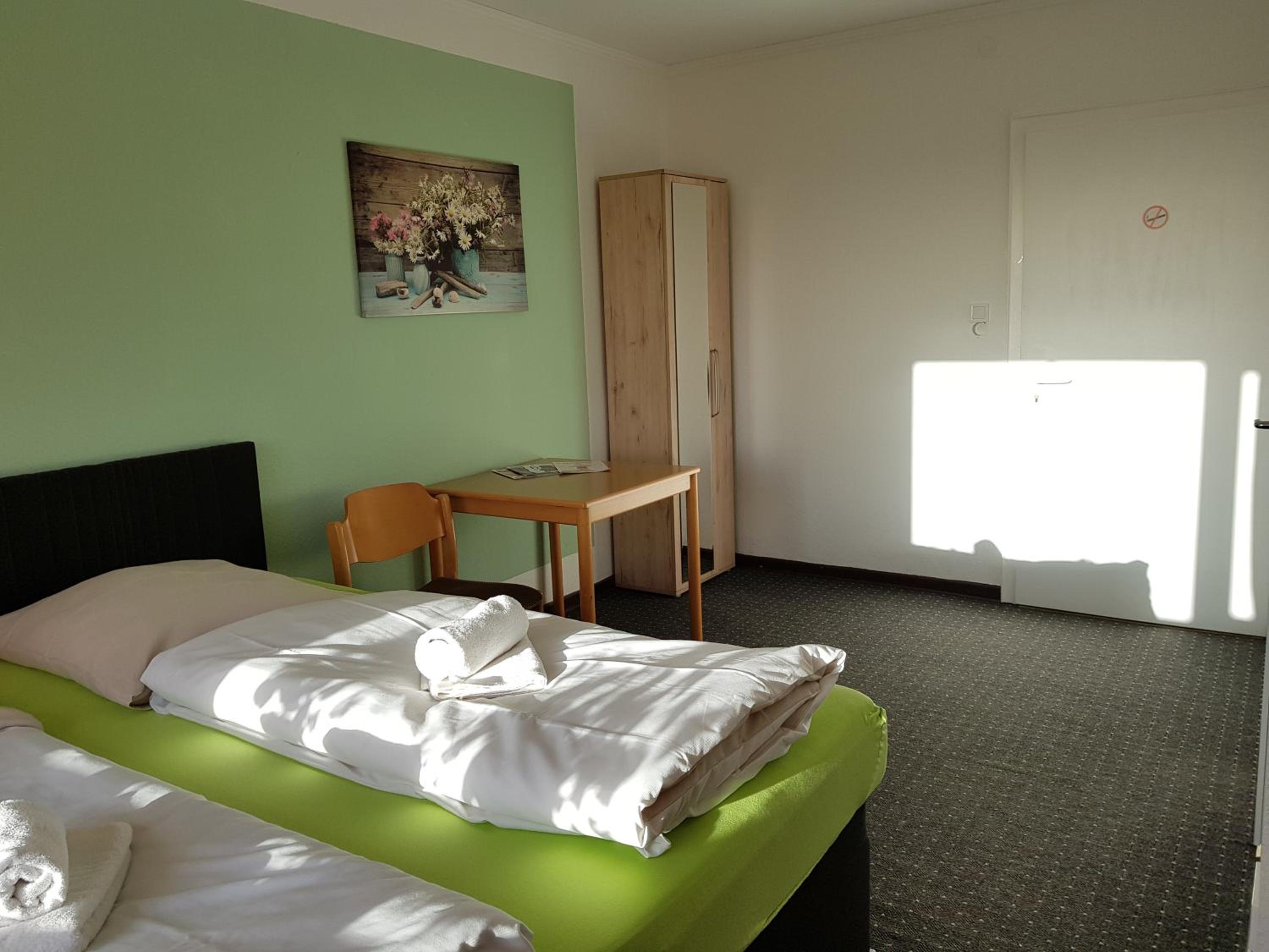Double Room with Private Bathroom - Photo 6
