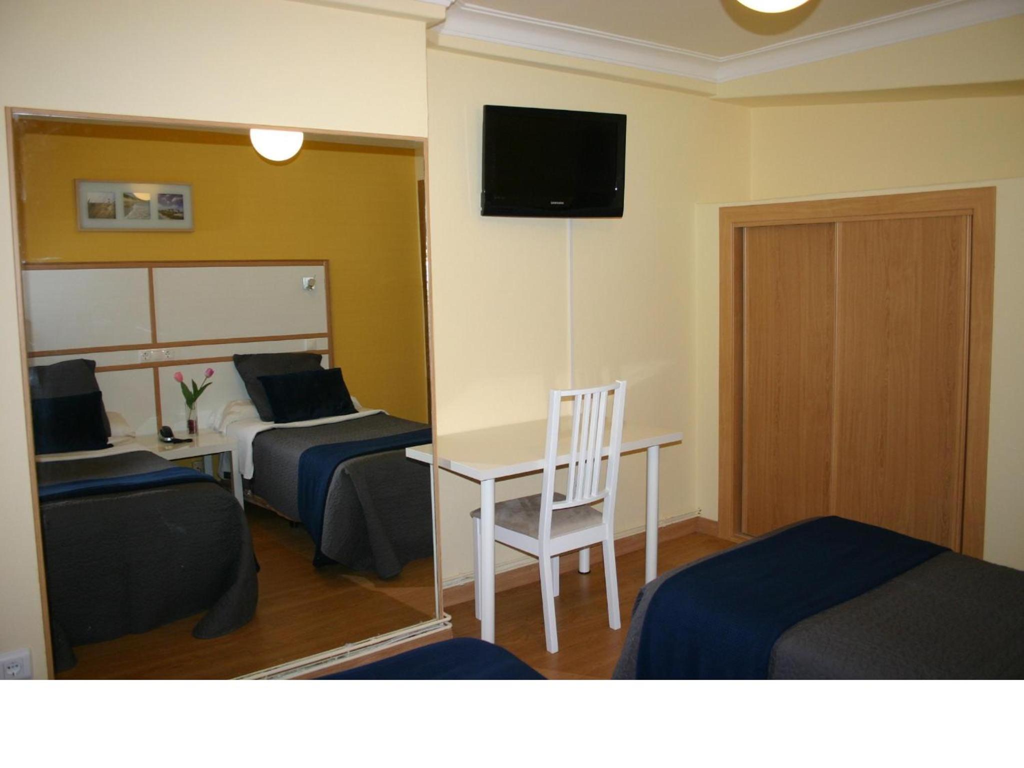 Double or Twin Room photo 3