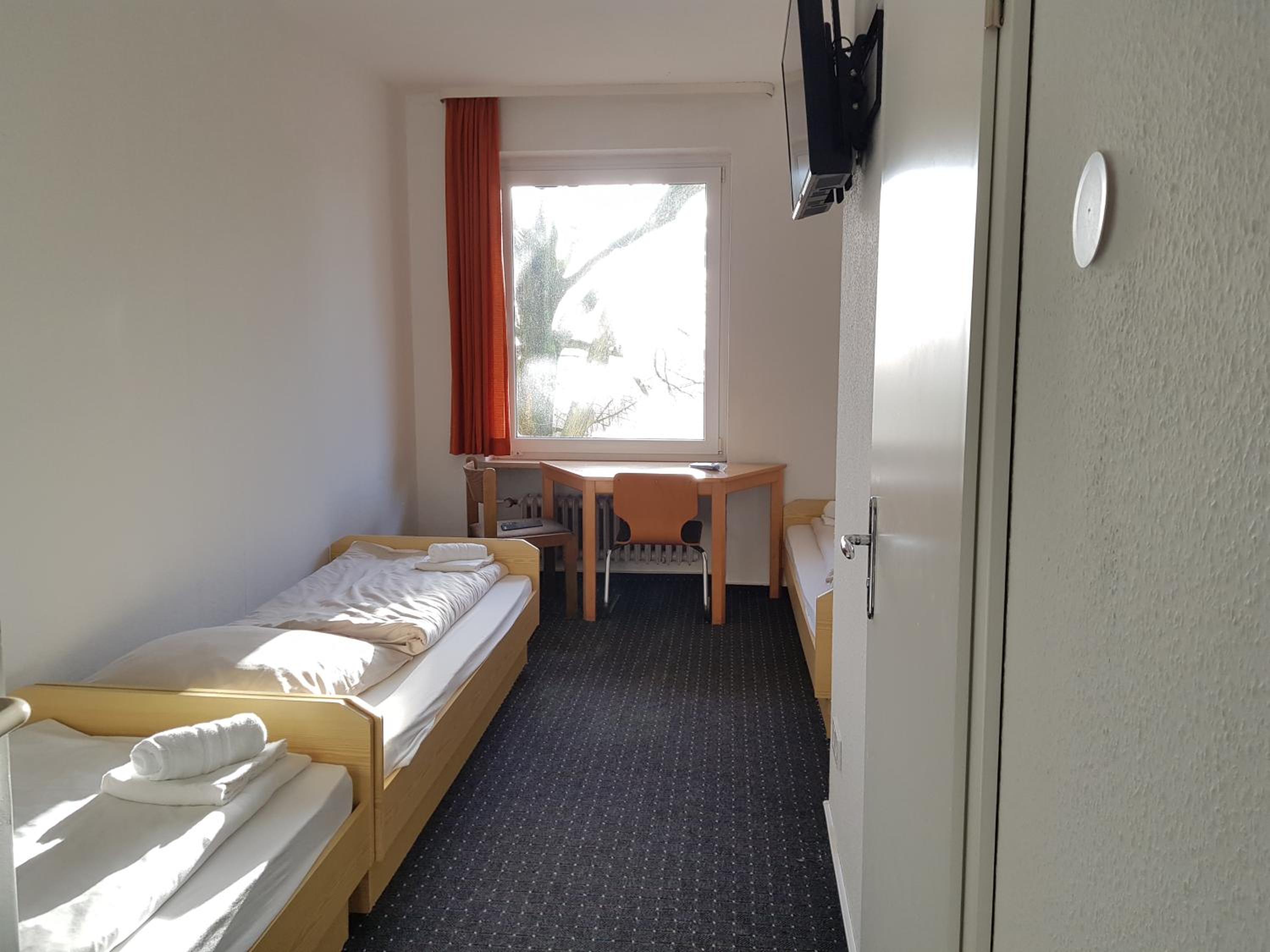 Triple Room with Bathroom - Photo 3