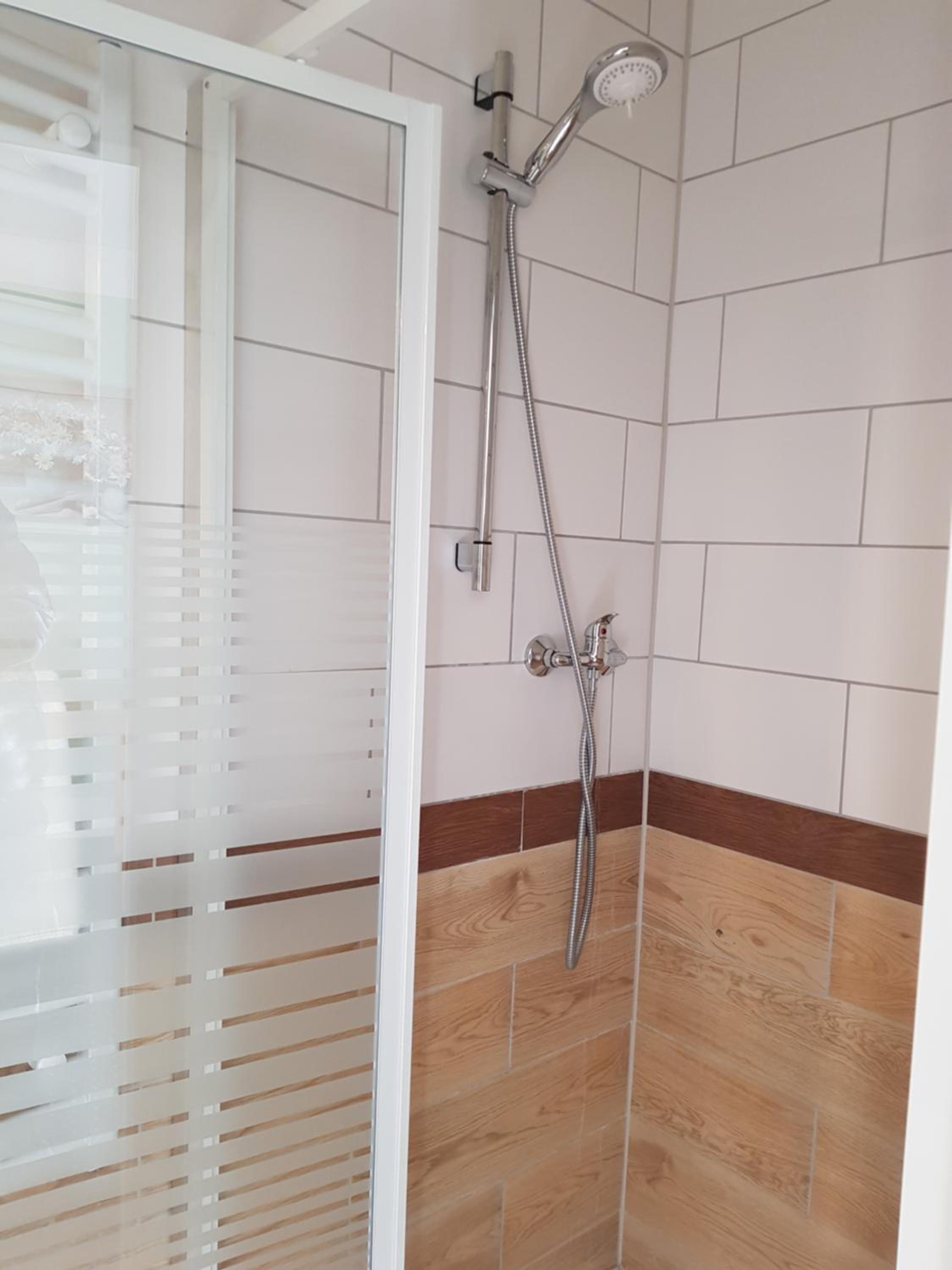 Double Room with Private Bathroom - Photo 2