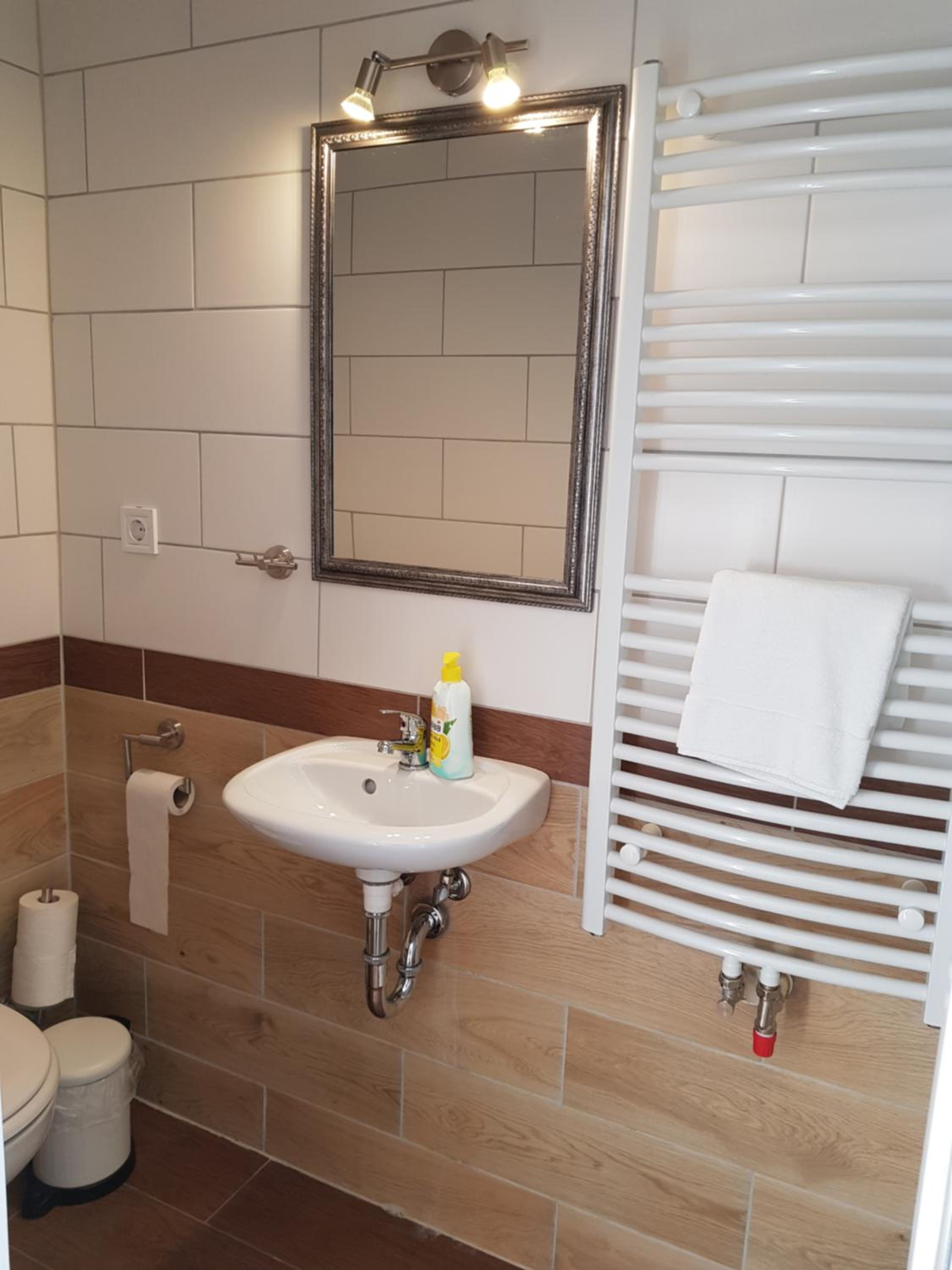 Triple Room with Bathroom - Photo 2