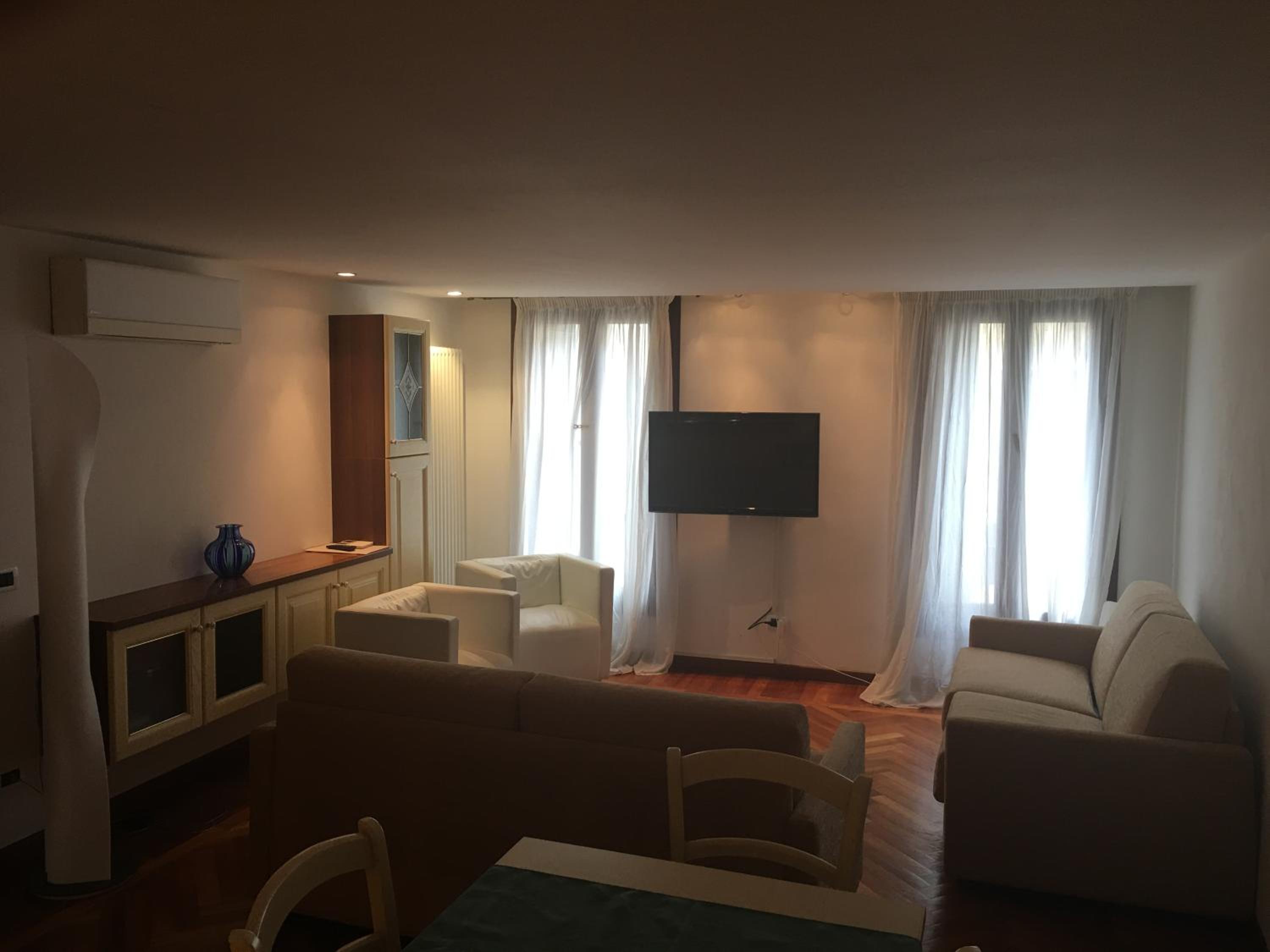 Three-Bedroom Apartment photo 2