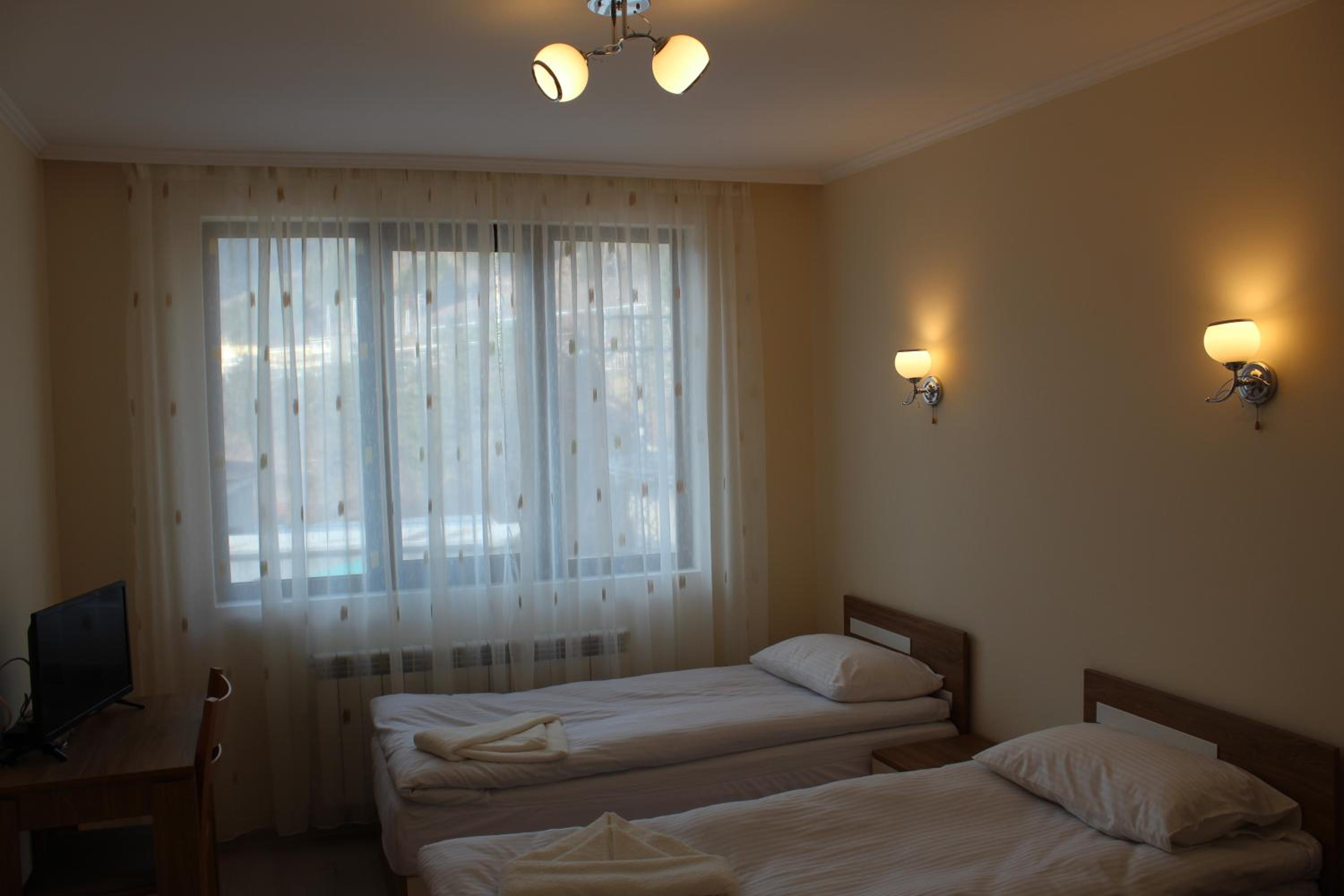Double or Twin Room with Private Bathroom photo 3