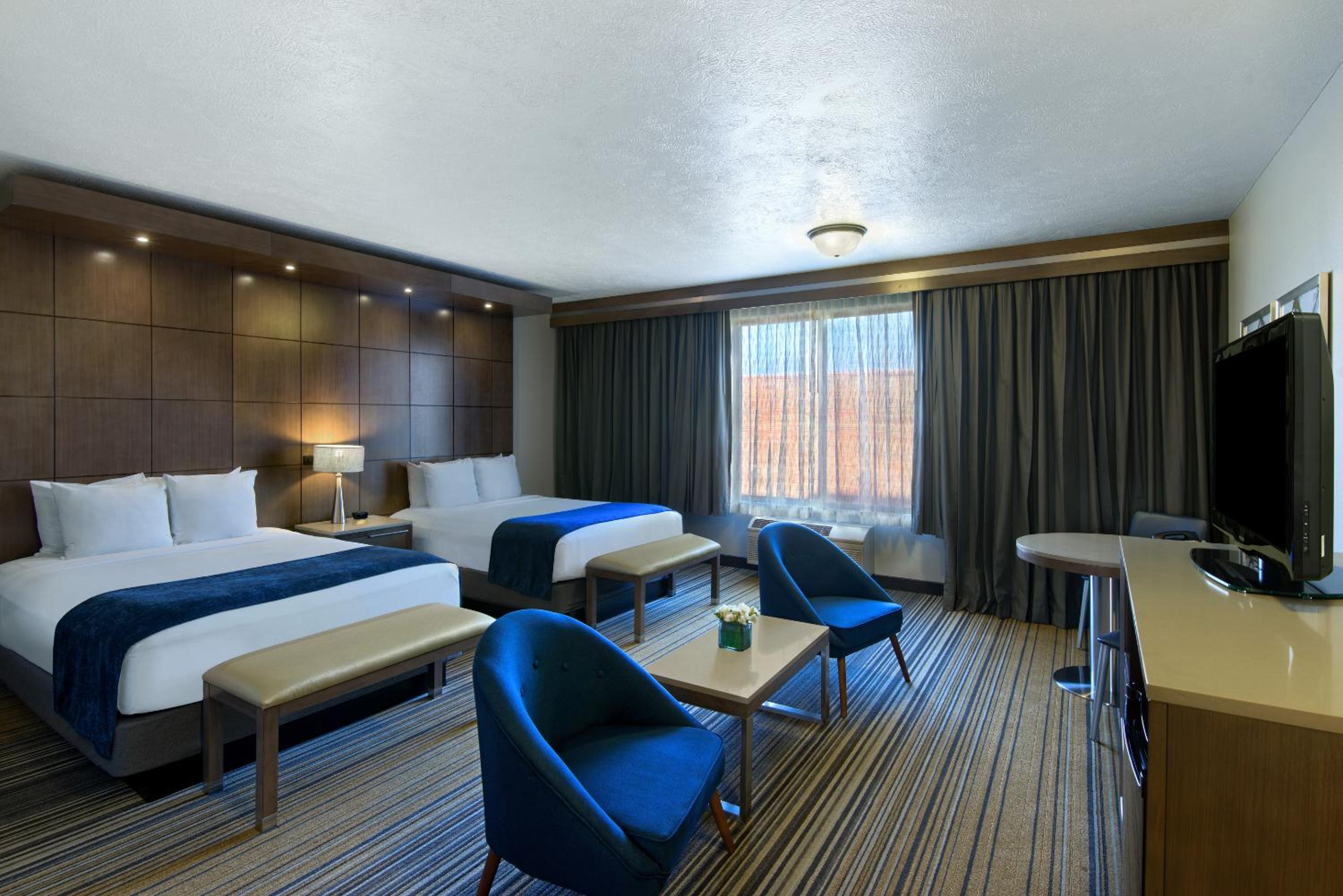 Deluxe 2 Queen Suite - Photo 4