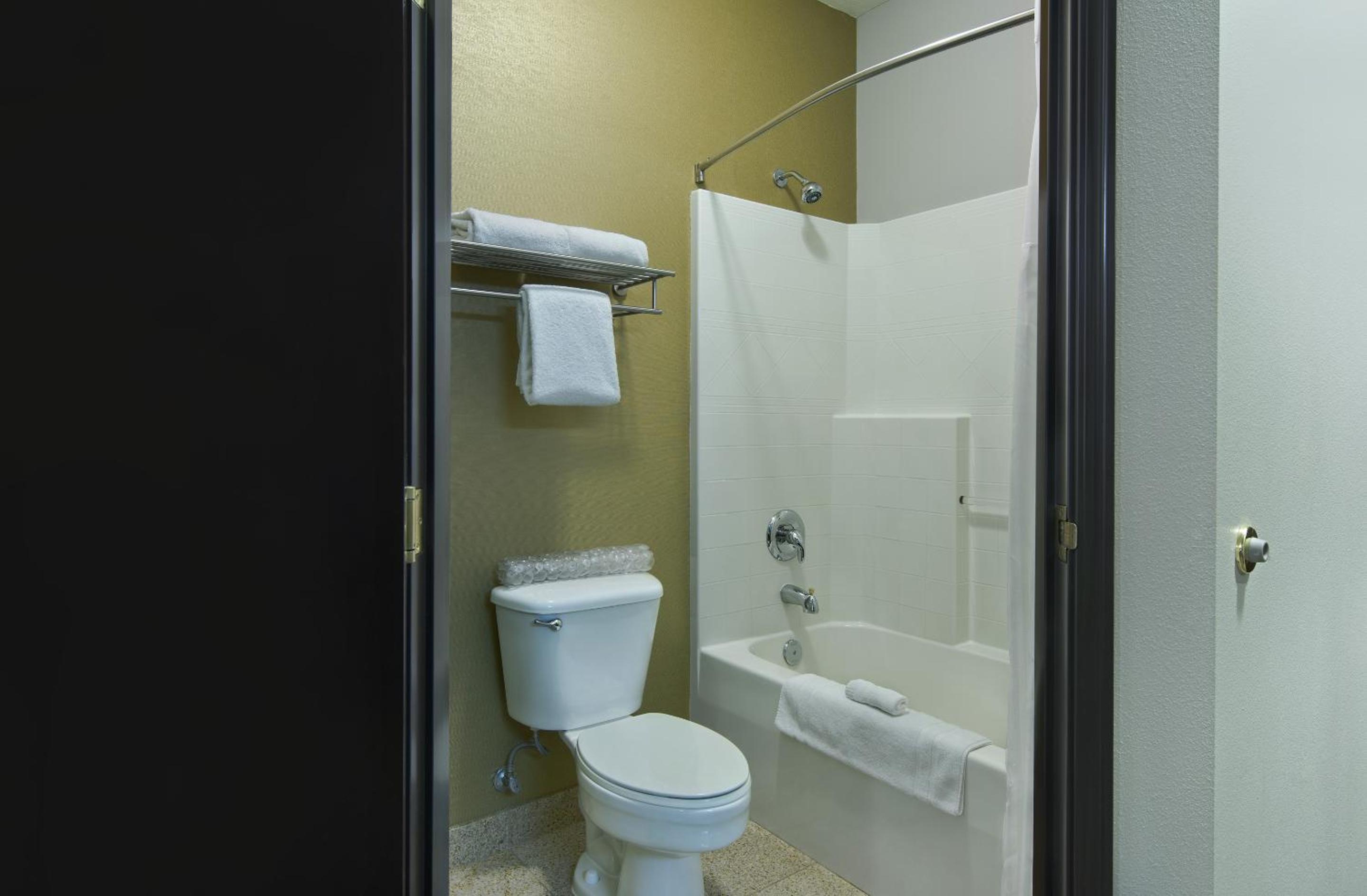 2 Queen Suite - Photo 7