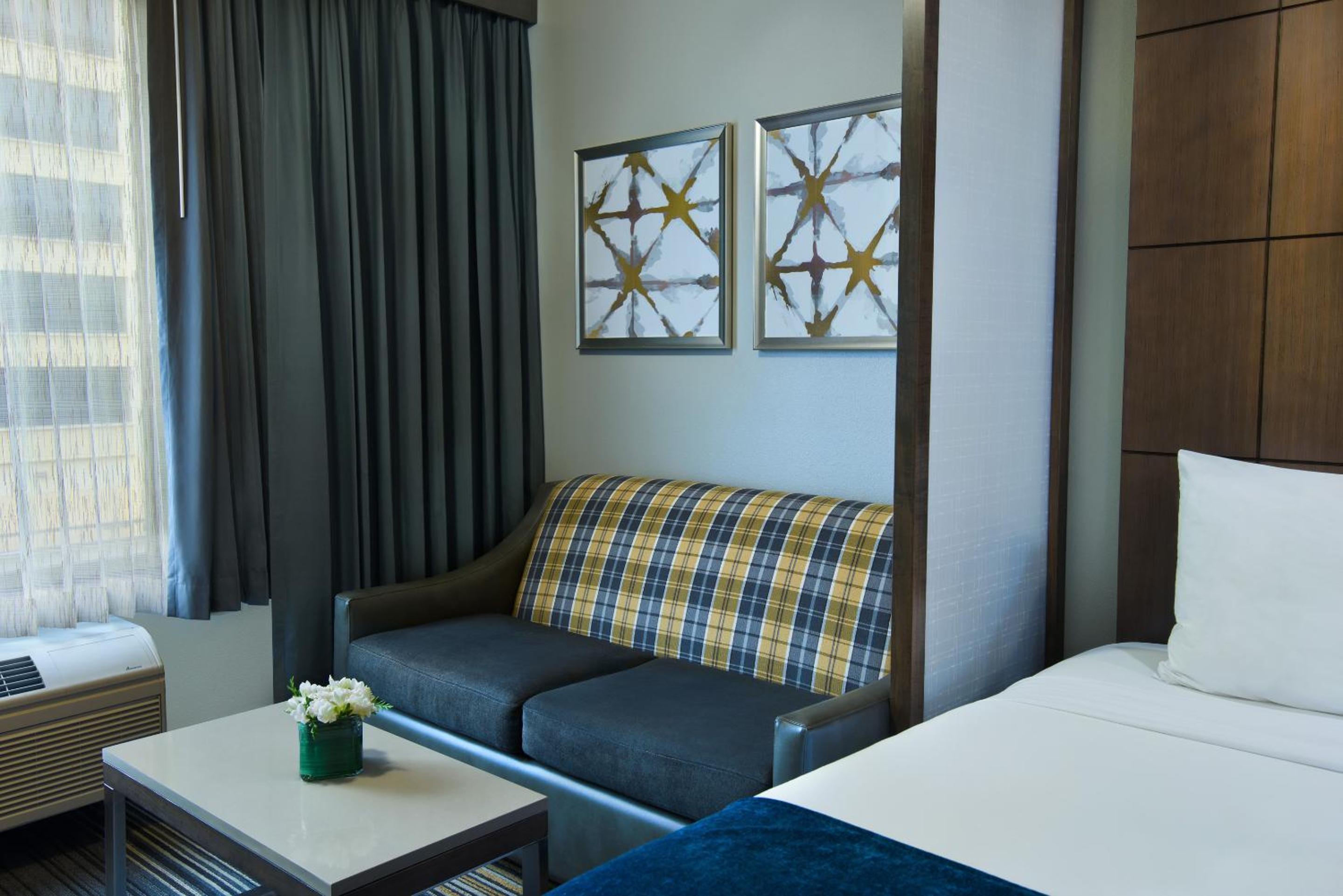 2 Queen Suite - Photo 5
