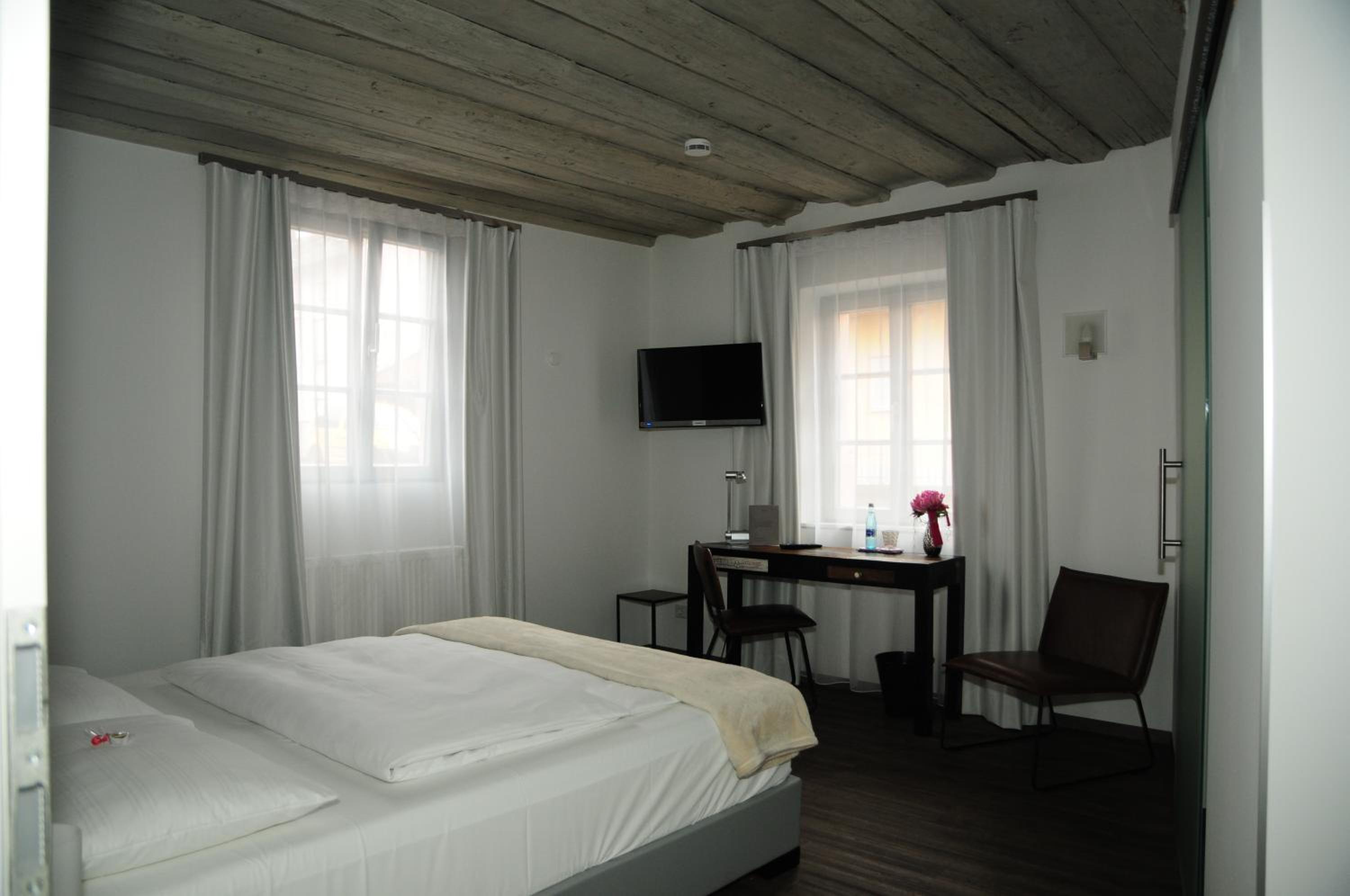 Double Room - Photo 18