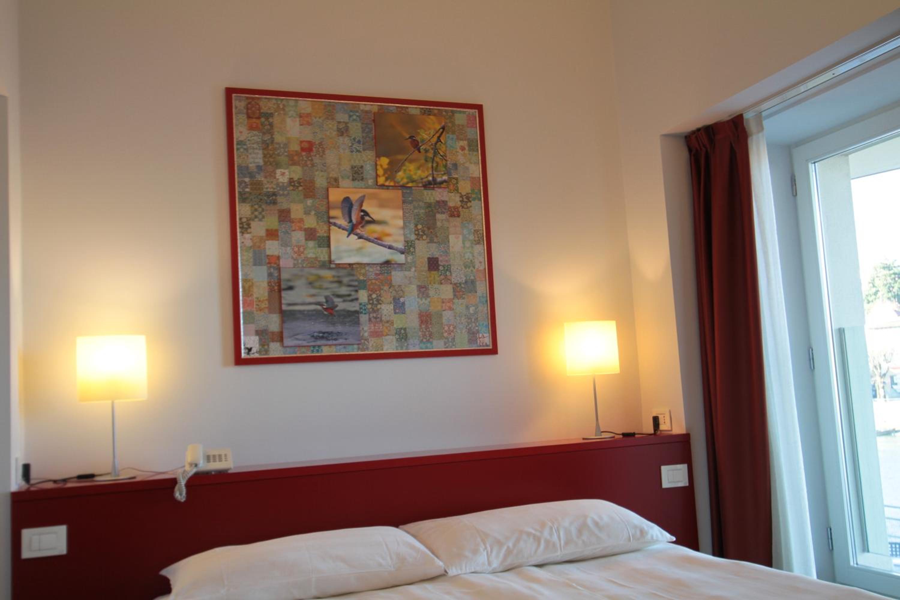 Suite - Photo 1
