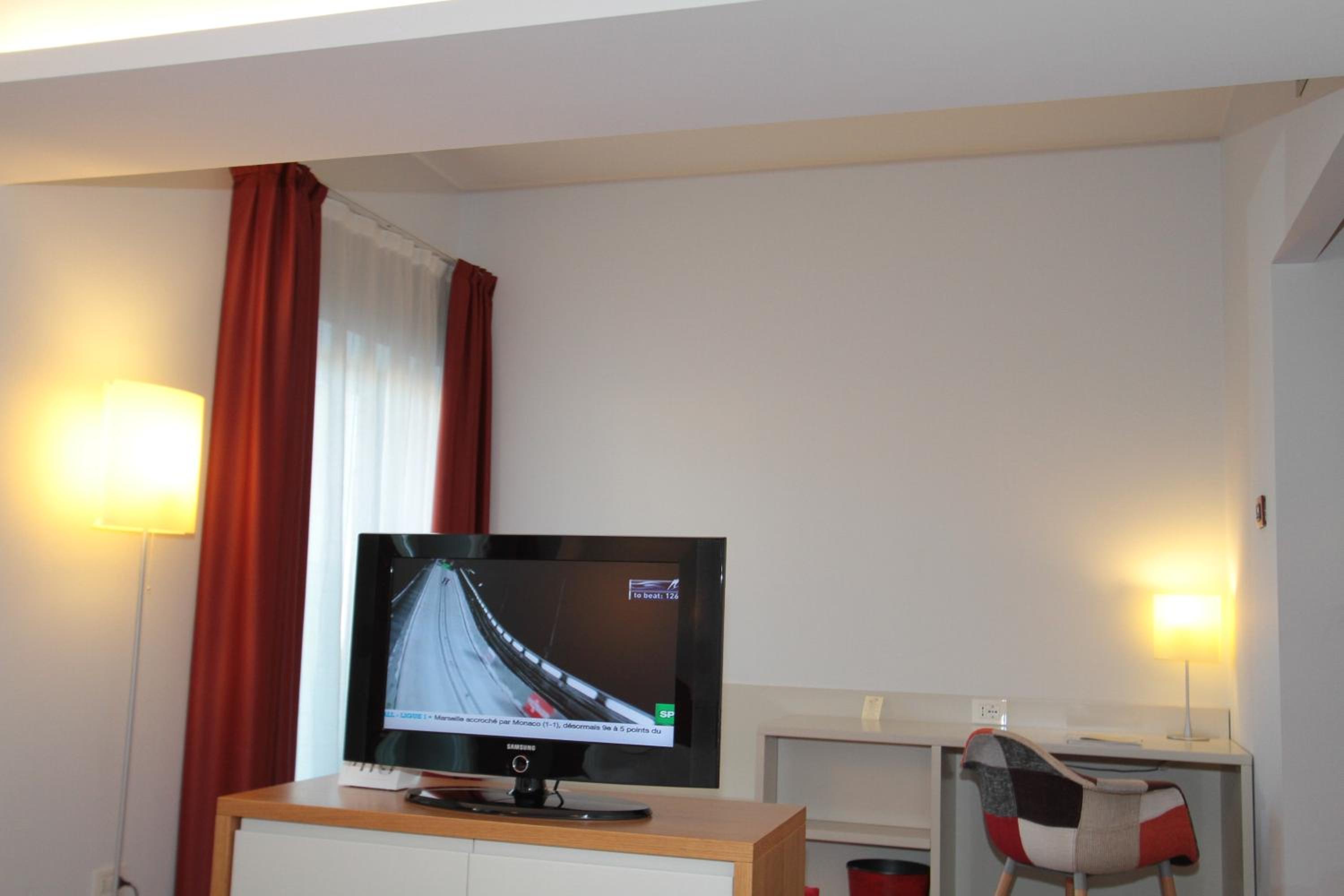Suite - Photo 4